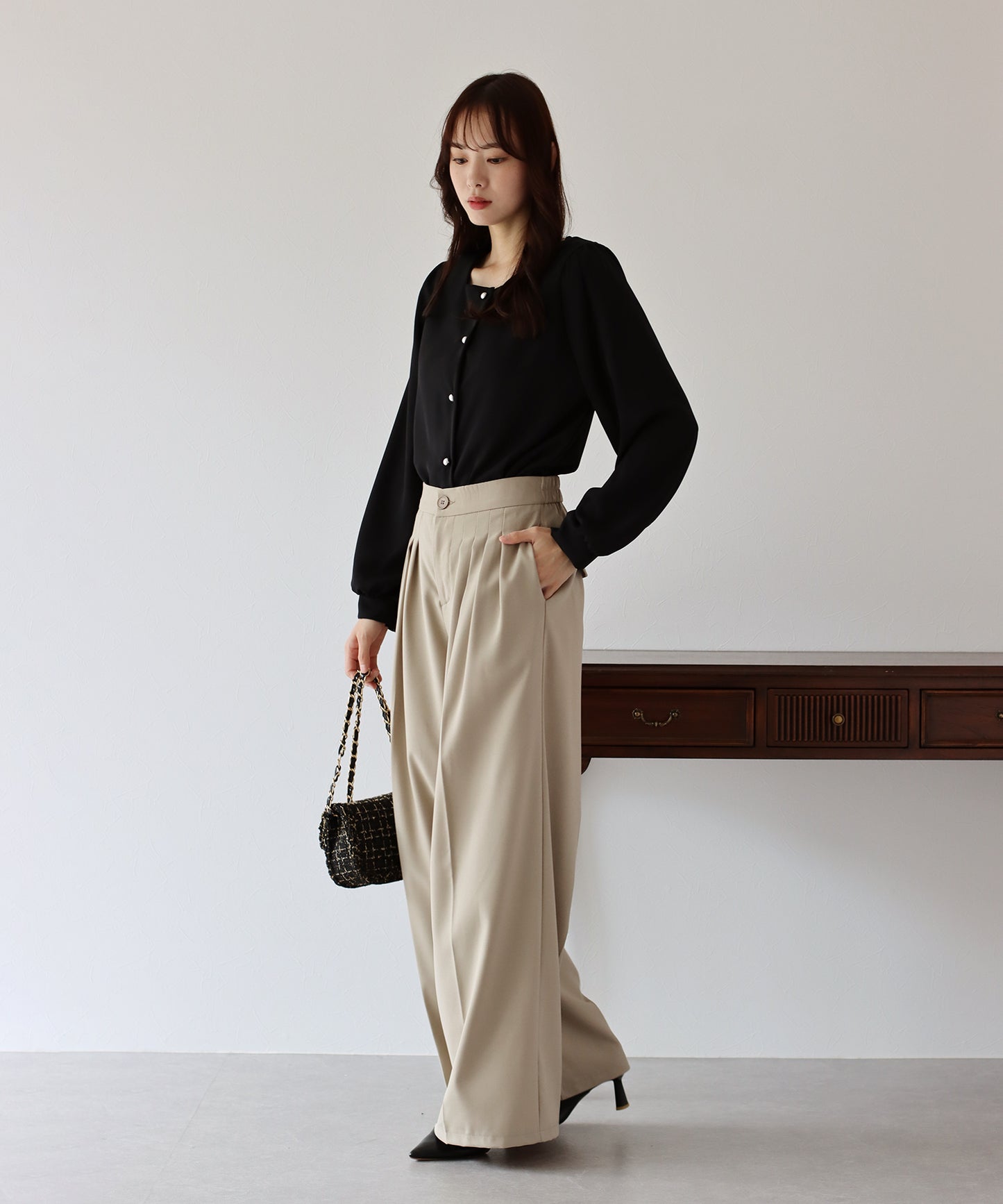 スクエアネックパールボタンブラウス【ネコポス】