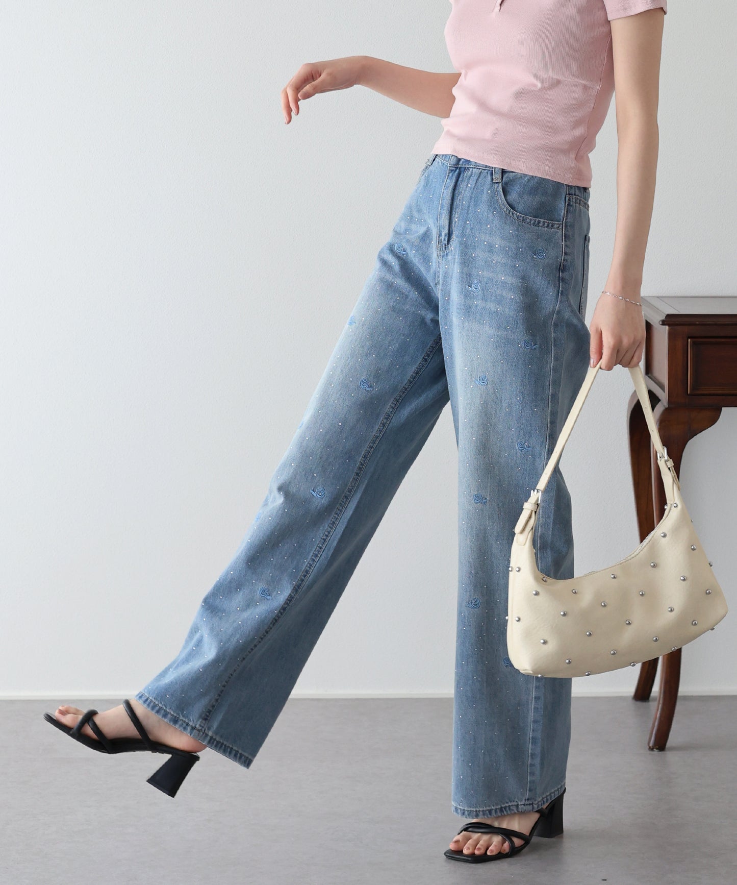 【早割5％OFF】ローズ刺繍デニムパンツ