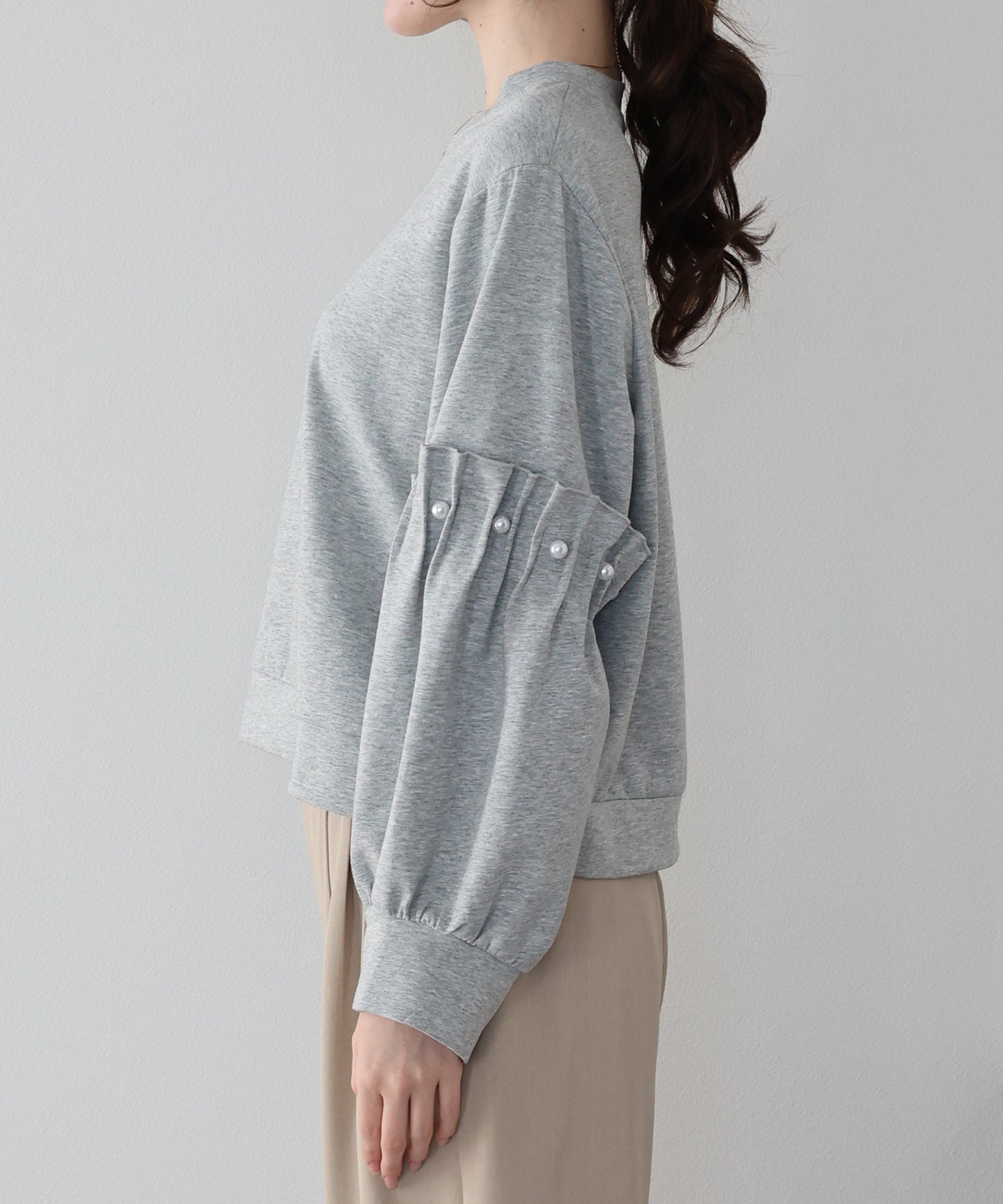 【早割5％OFF】ギャザースリーブパールスウェット