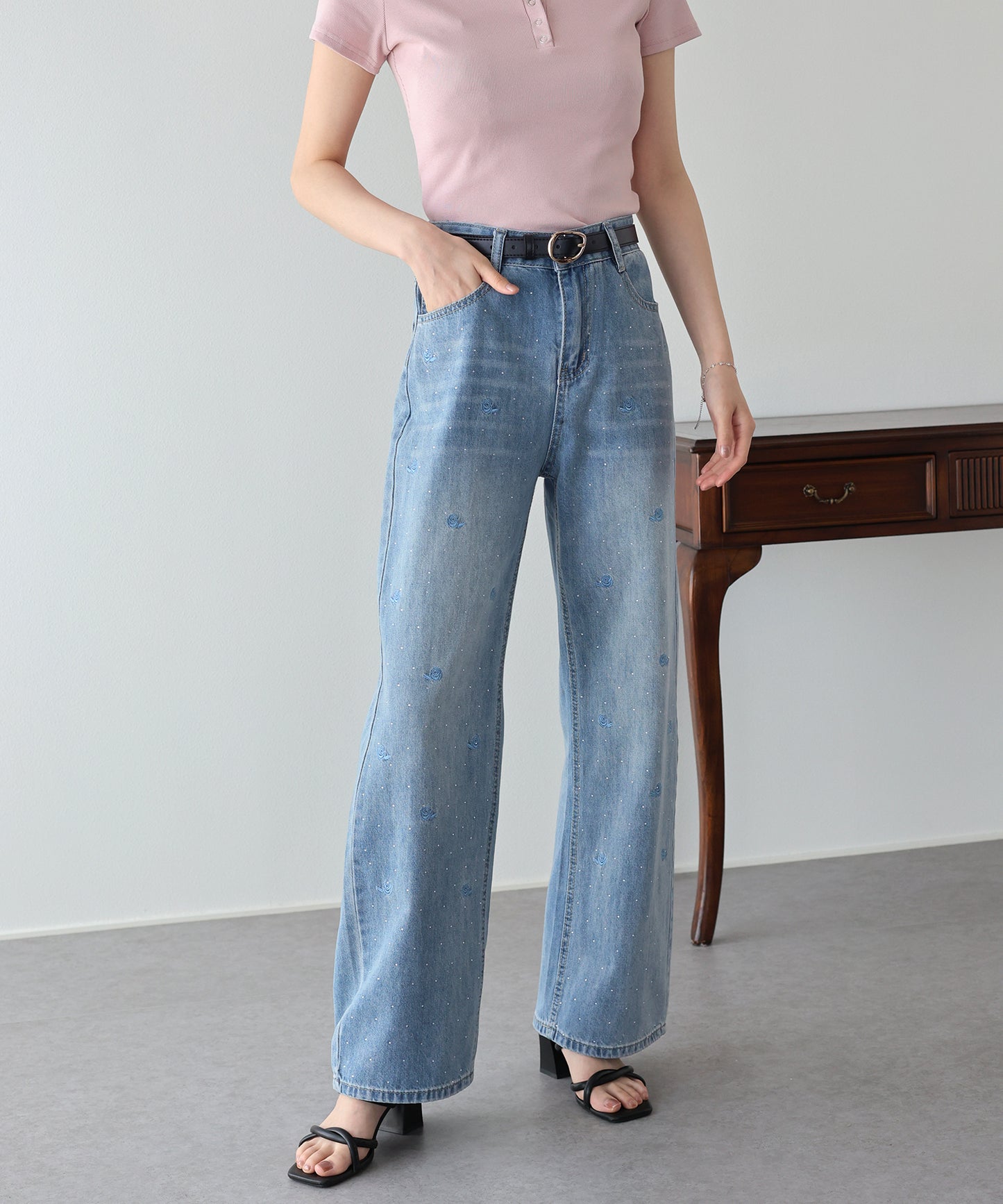 【早割5％OFF】ローズ刺繍デニムパンツ