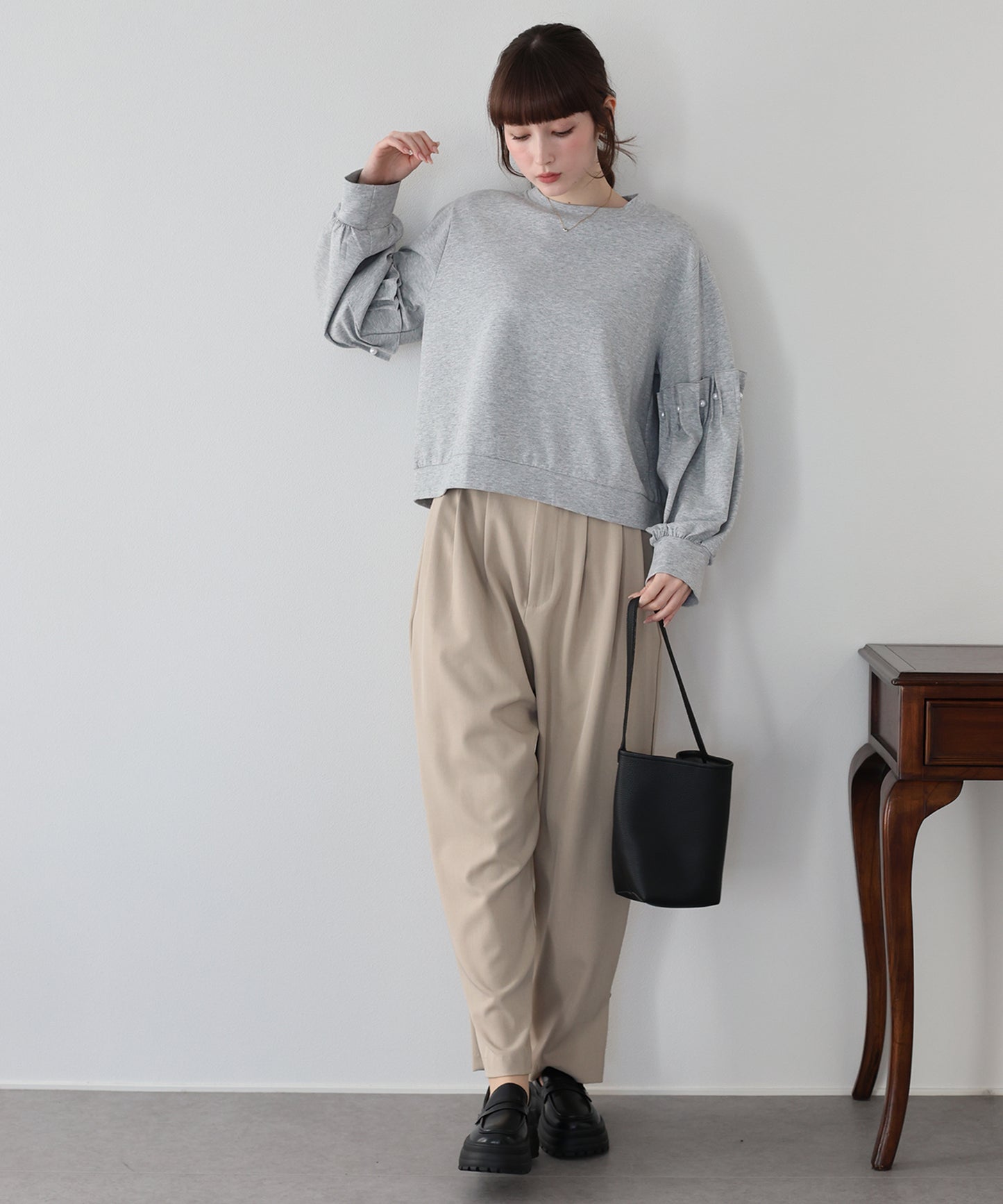 【早割5％OFF】ギャザースリーブパールスウェット