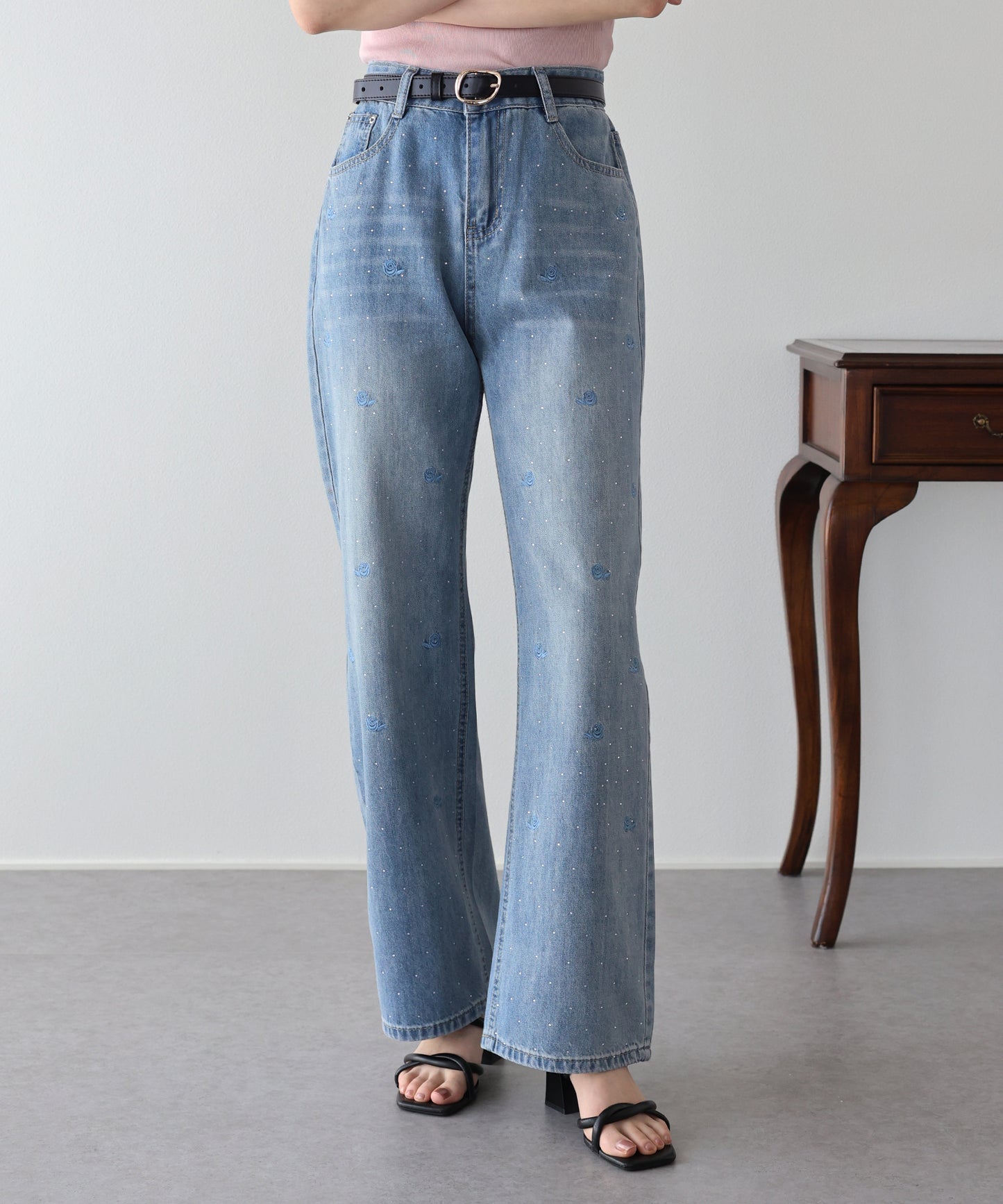 【早割5％OFF】ローズ刺繍デニムパンツ