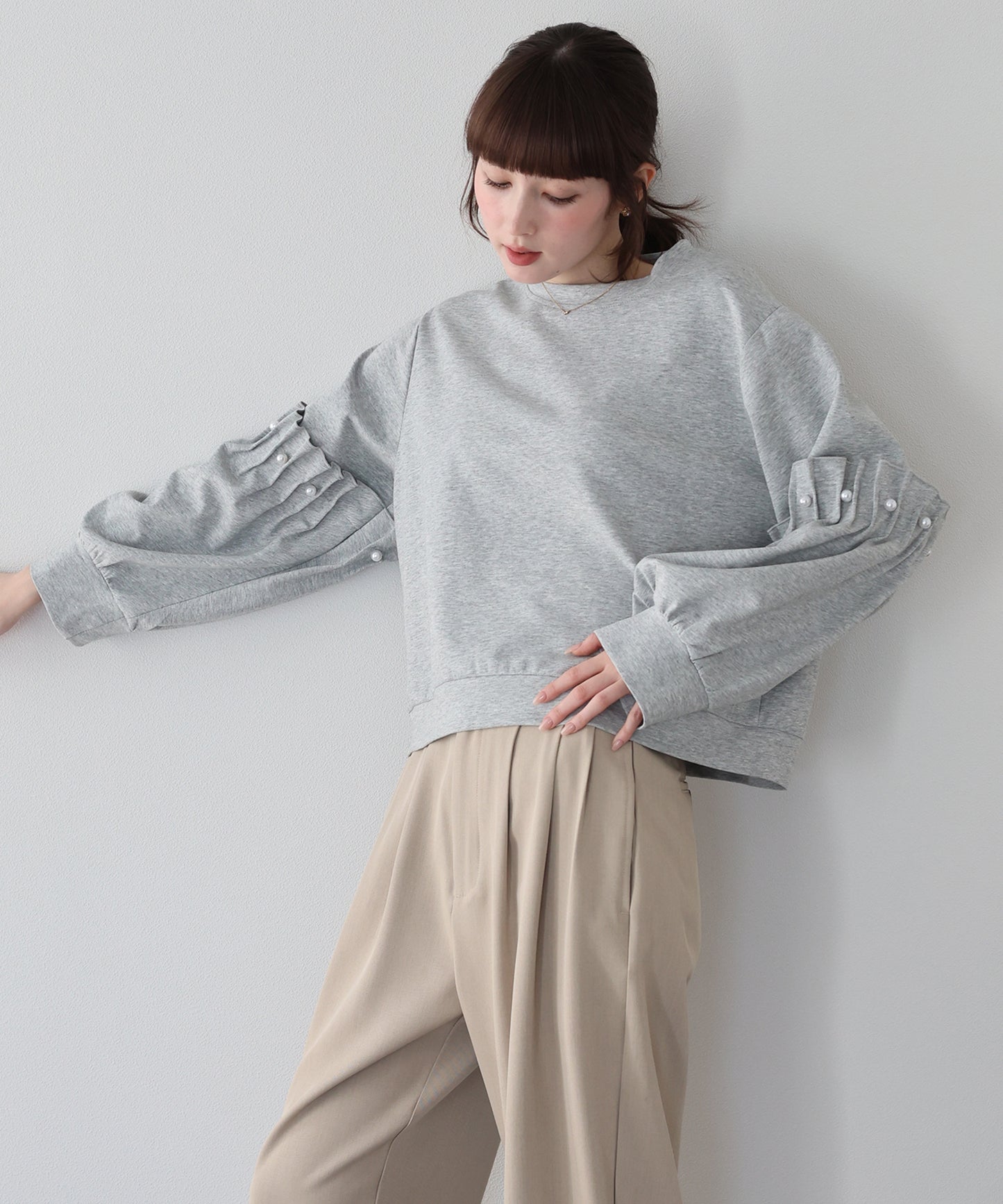 【早割5％OFF】ギャザースリーブパールスウェット