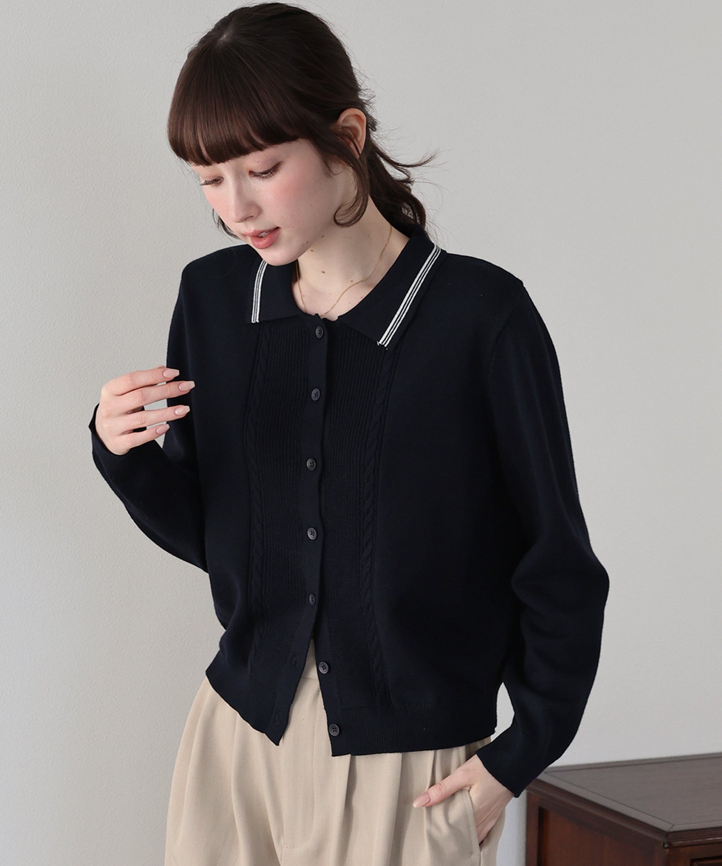 【早割5％OFF】ポロ襟ケーブルニットカーディガン