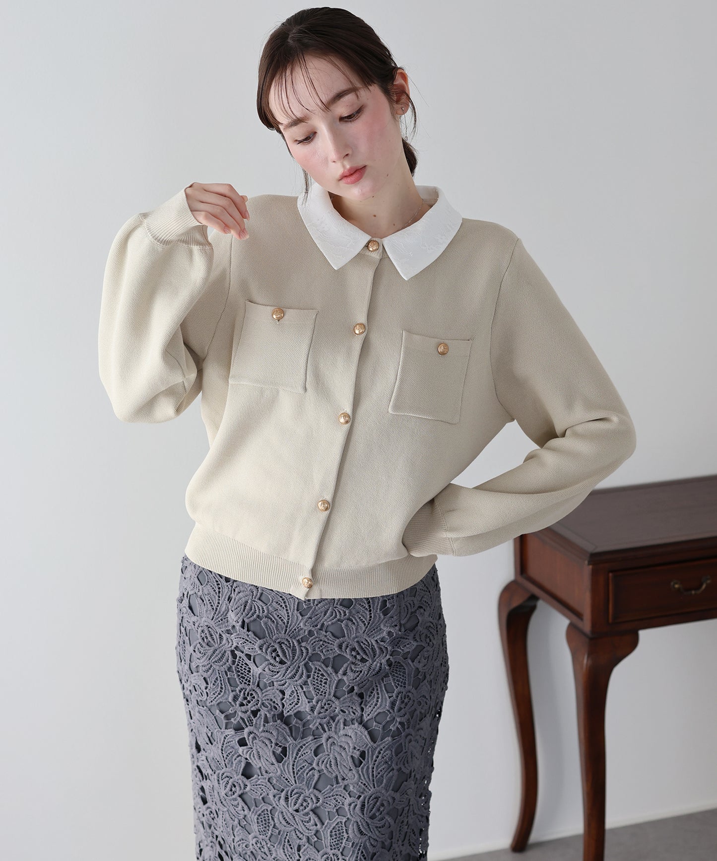レース襟ニットカーディガン