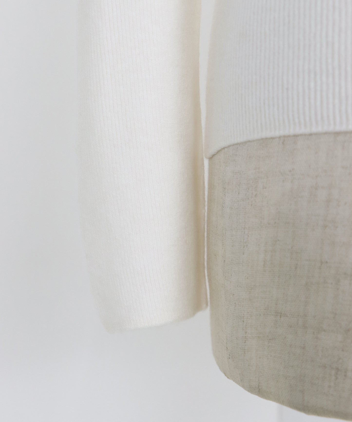 ウール混タートルネックニット