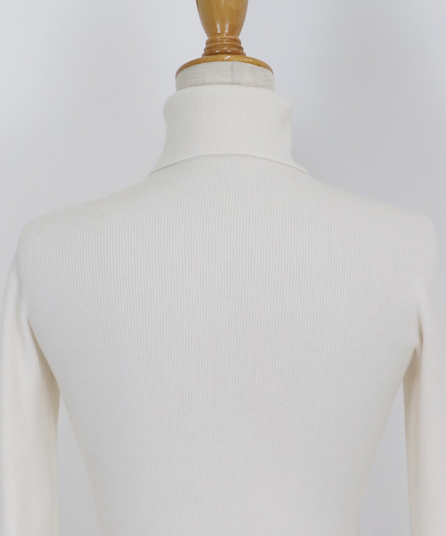 ウール混タートルネックニット