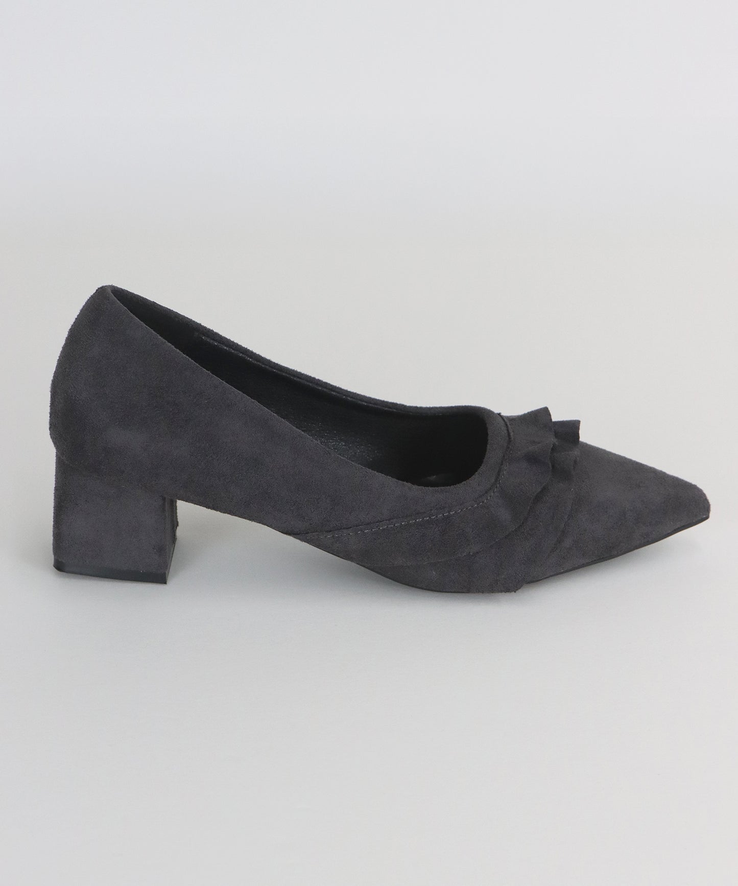 フリルスエードパンプス