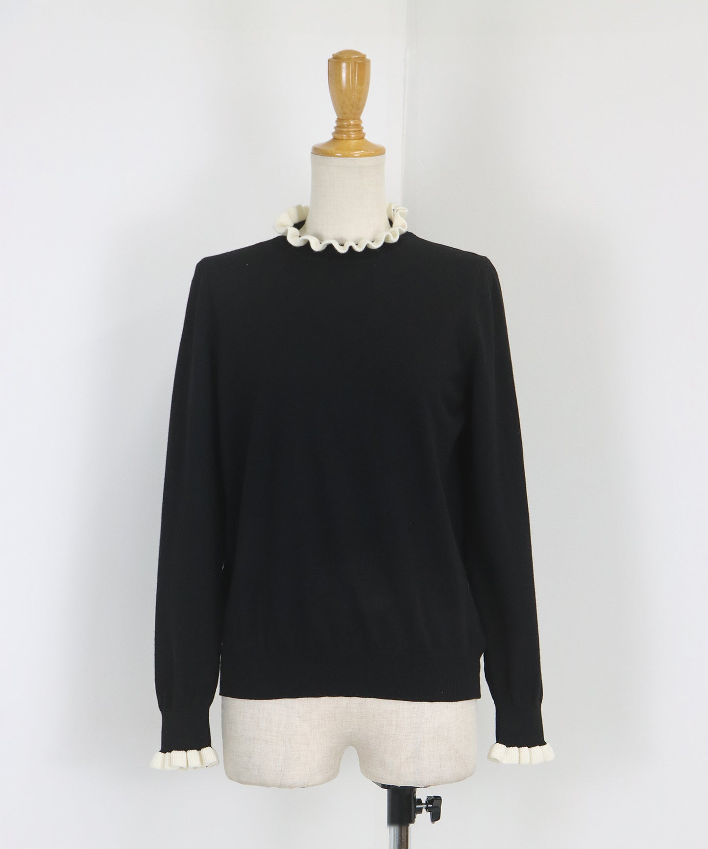 配色フリルハイネックニット