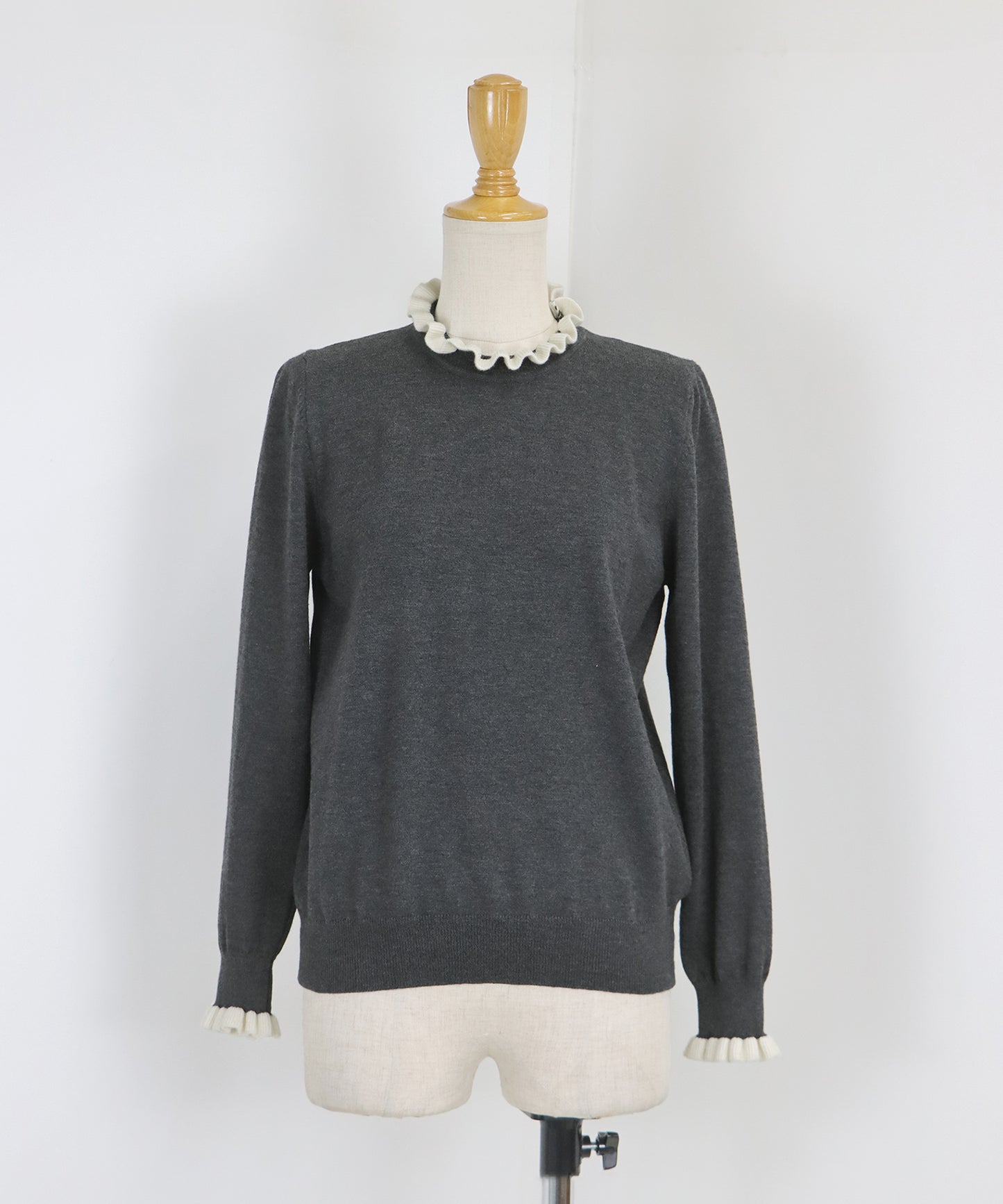 配色フリルハイネックニット