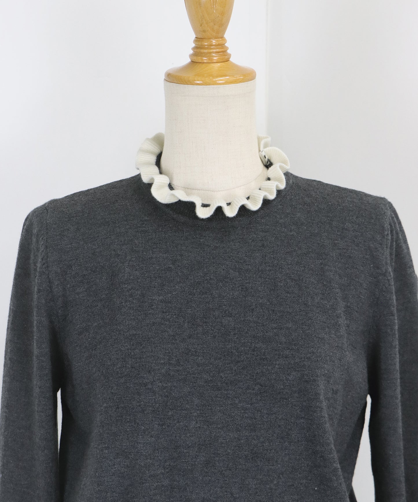 配色フリルハイネックニット