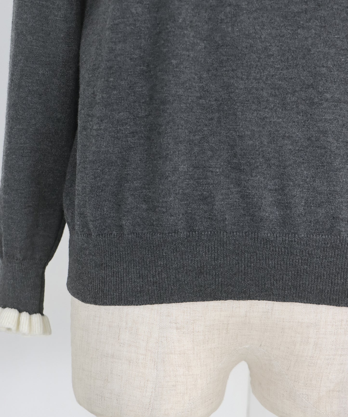 配色フリルハイネックニット