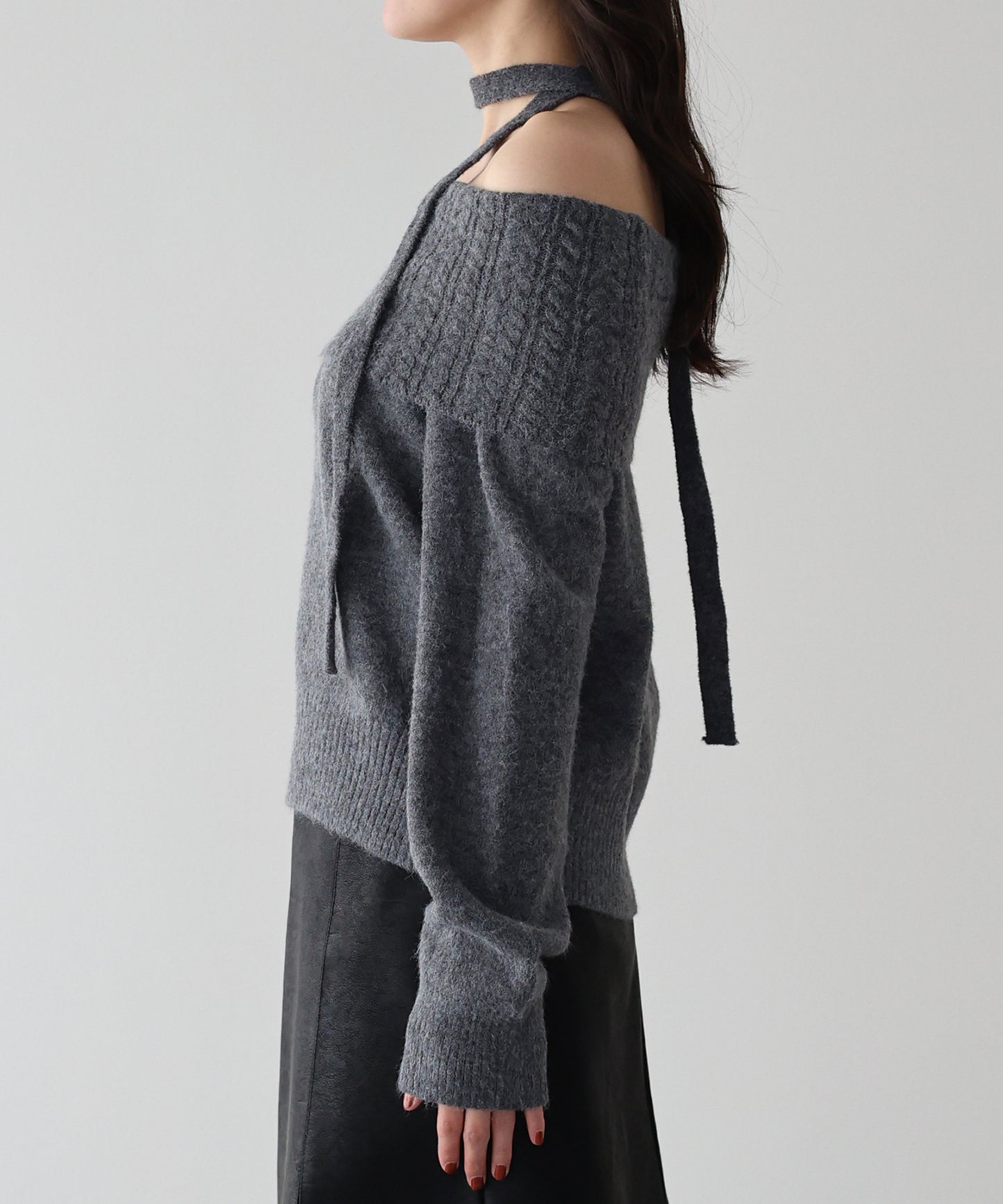 【早割5％OFF】リボンタイ付きオフショルダーニット