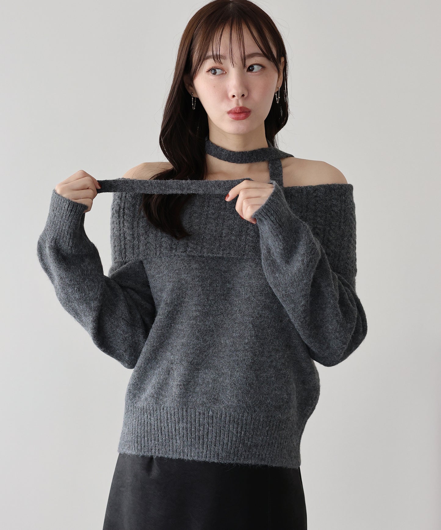 【早割5％OFF】リボンタイ付きオフショルダーニット