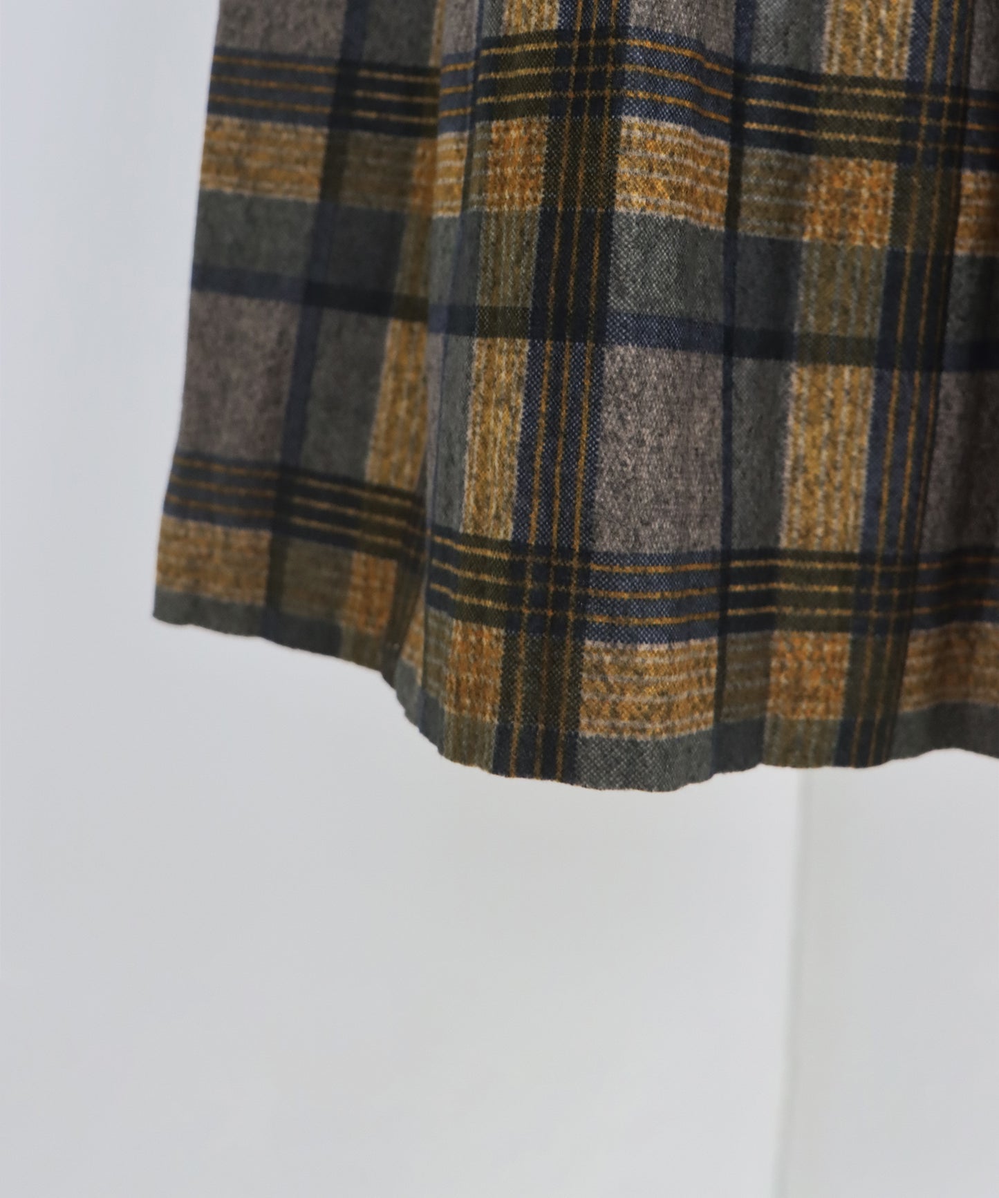 細プリーツチェックスカート