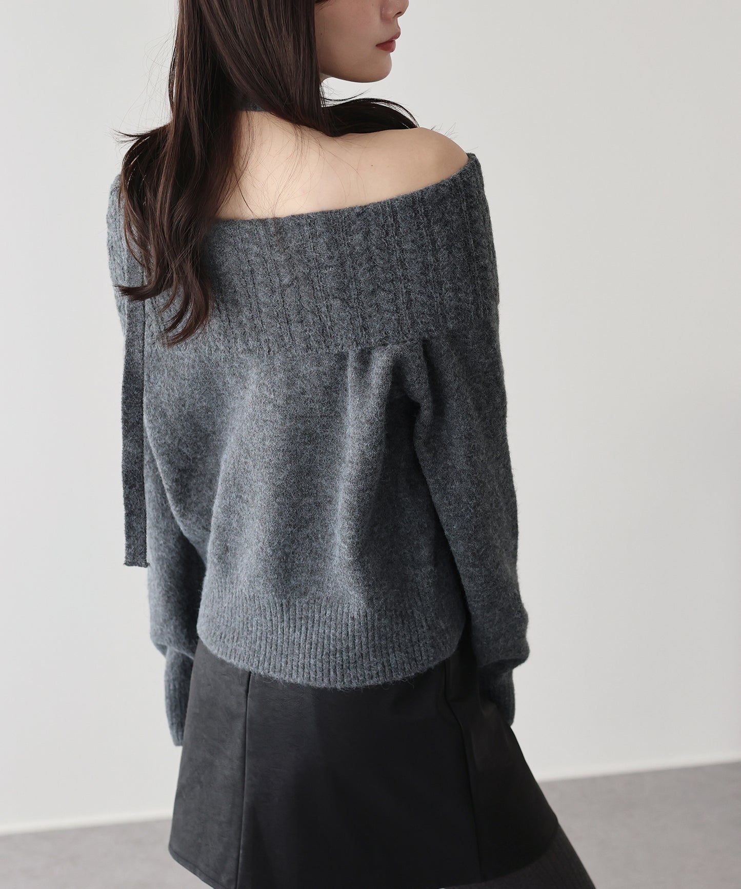 【早割5％OFF】リボンタイ付きオフショルダーニット