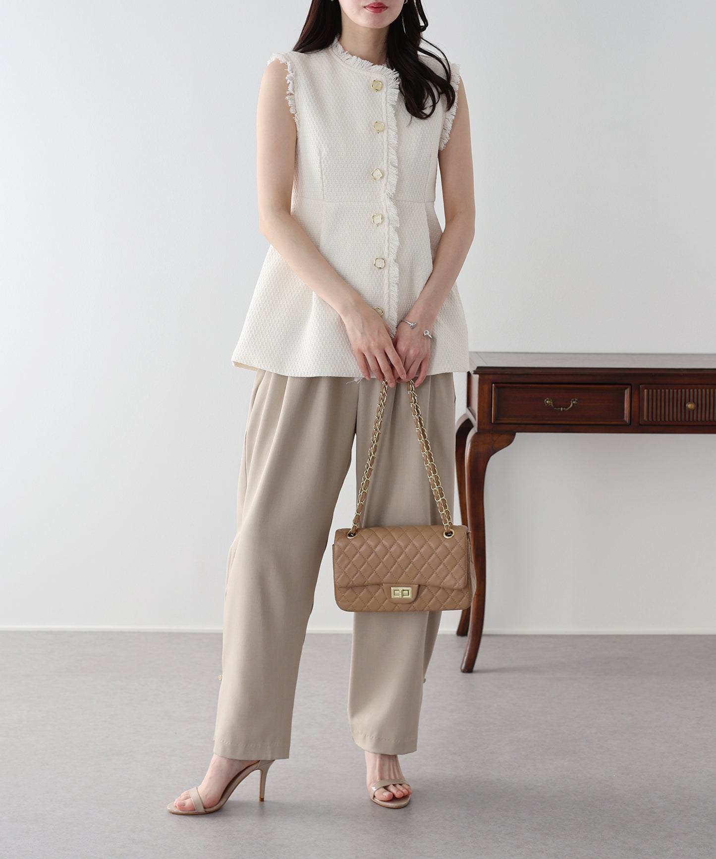 ツイードペプラムフォルムジレ