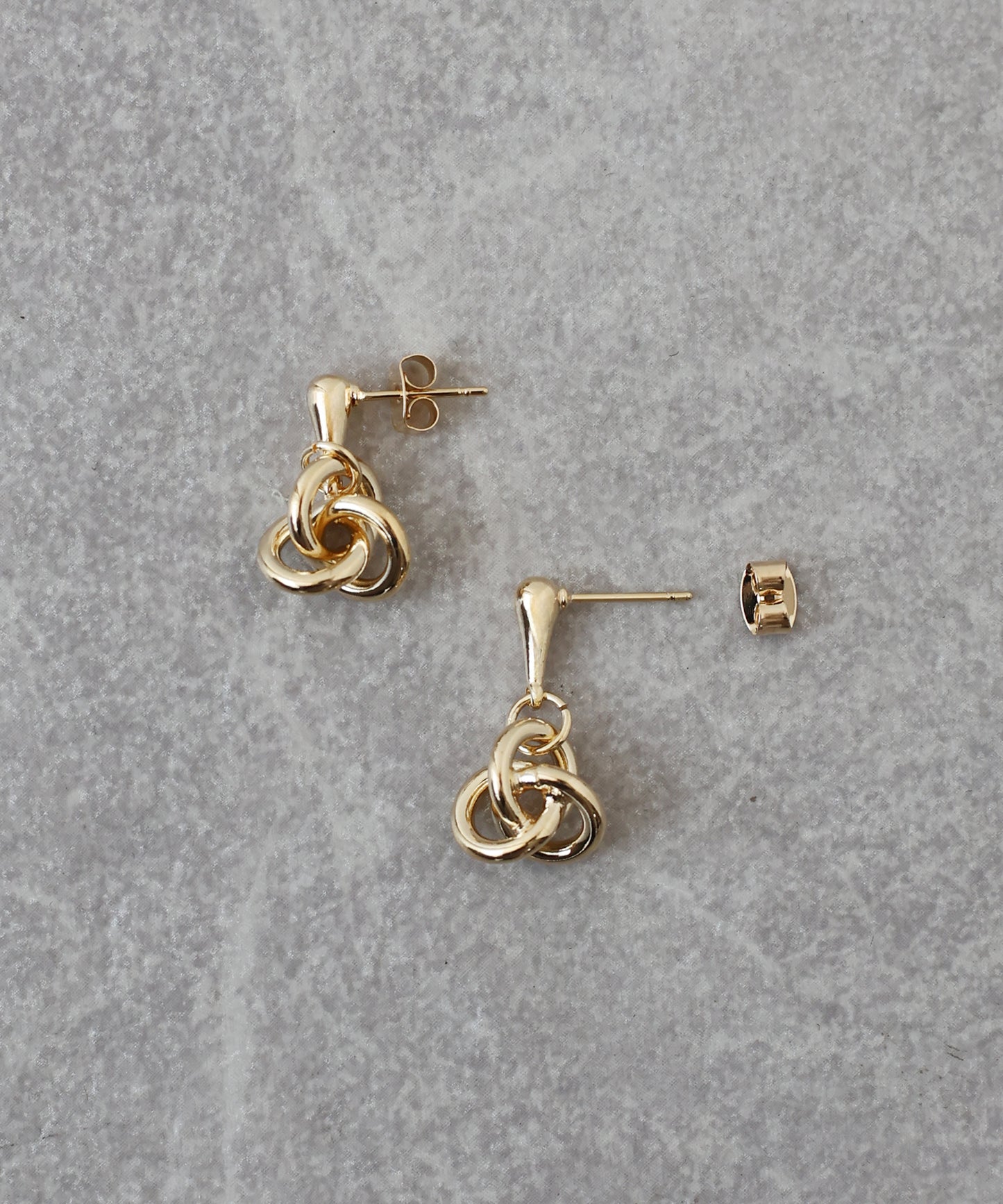 ノットモチーフピアス【メール便】