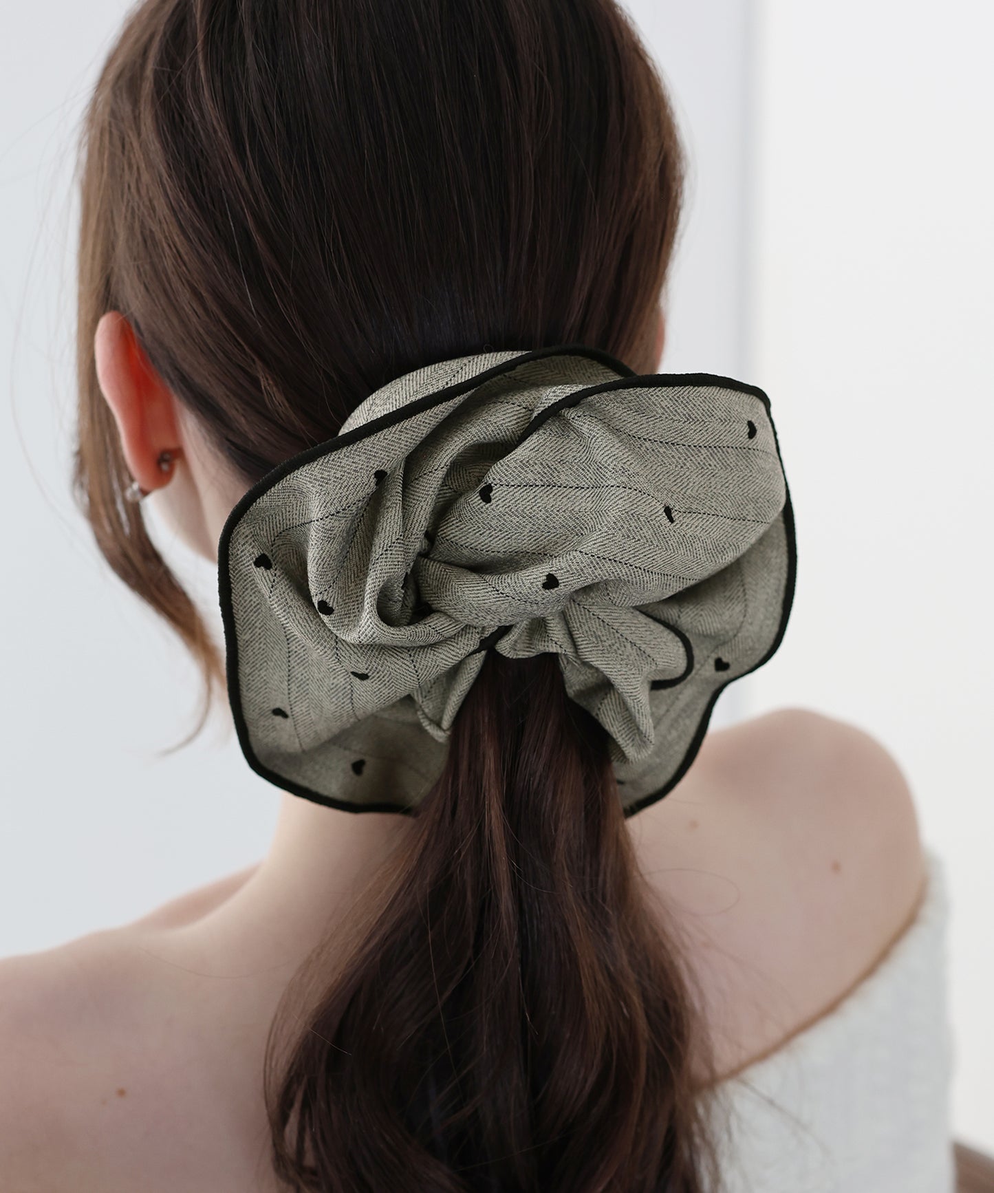 【早割5％OFF】ハートフロッキーストライプシュシュ【ネコポス】