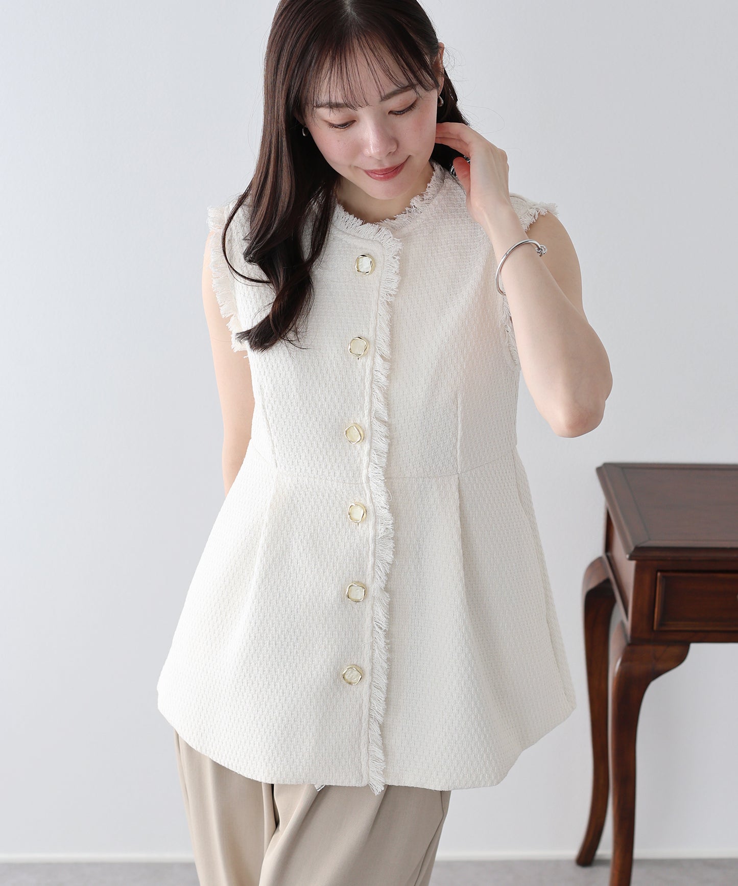 ツイードペプラムフォルムジレ