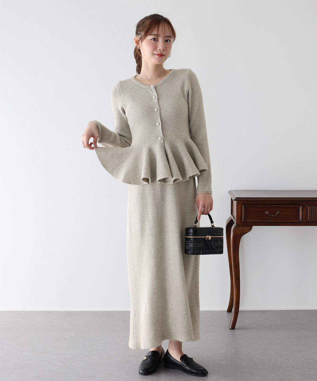 【早割5％OFF】ペプラムカーディガン＆ニットスカ―ト セットアップ