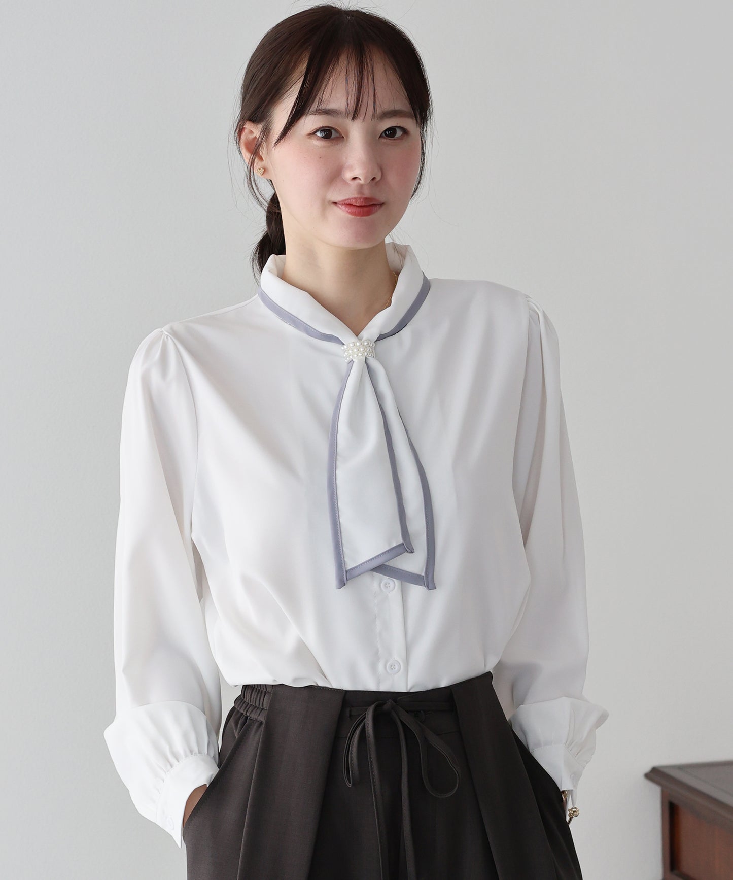 【早割5％OFF】パールバイカラーボウタイブラウス