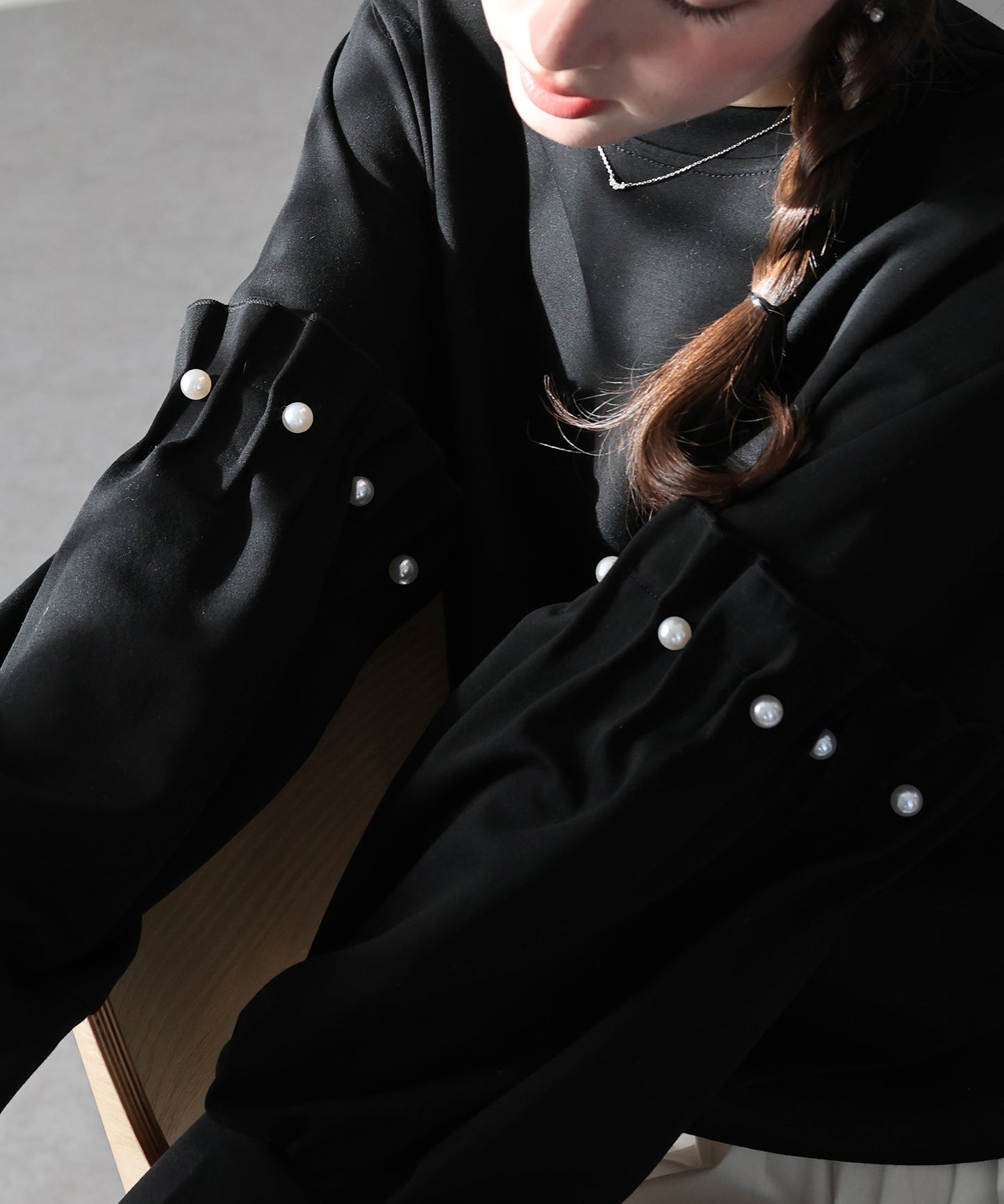 【早割5％OFF】ギャザースリーブパールスウェット