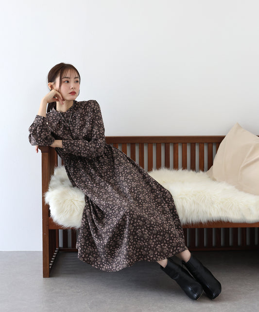 【SALE】ハイネックタックワンピース