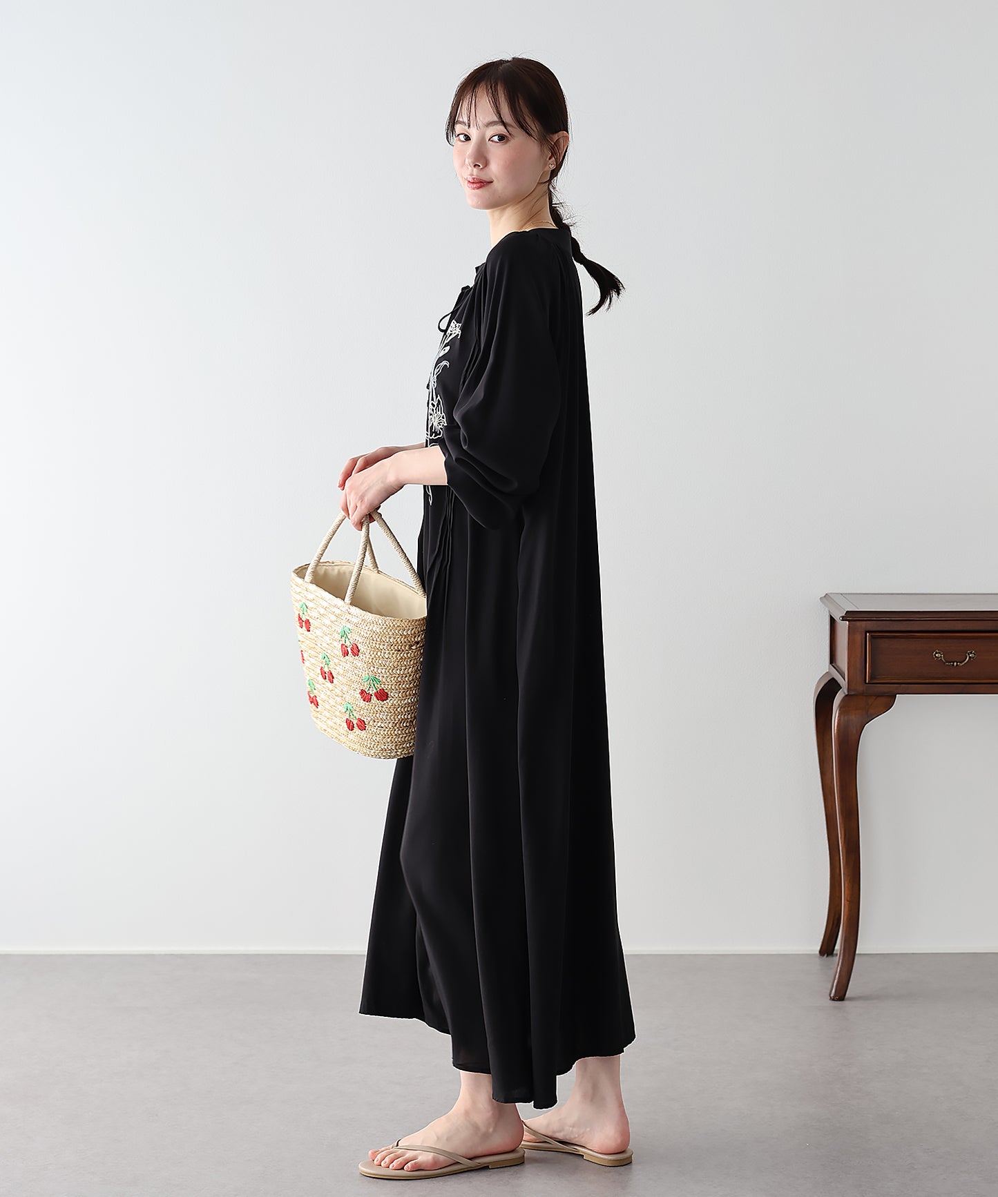 フラワー刺繍ワンピース