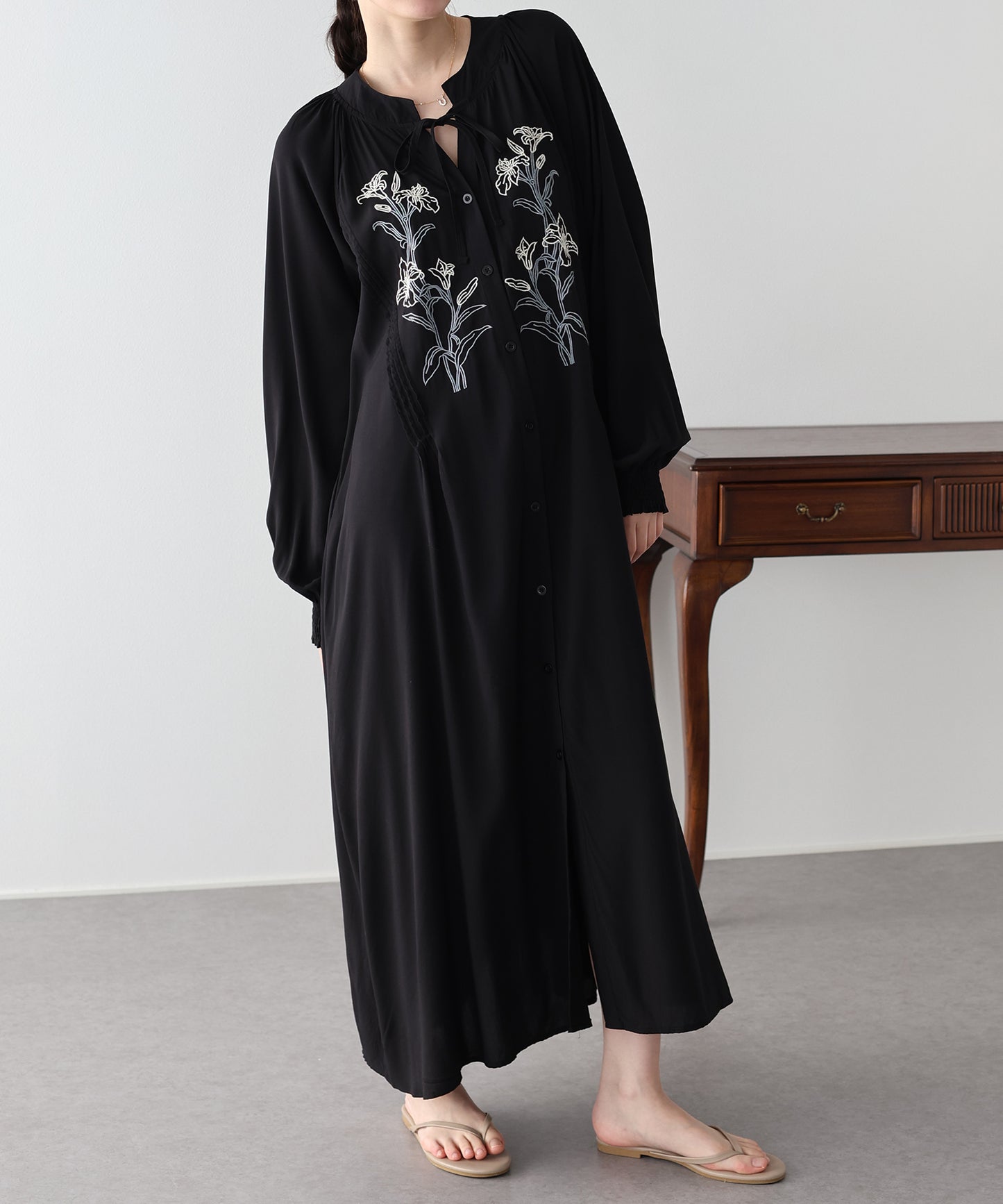 【早割5％OFF】フラワー刺繍ワンピース