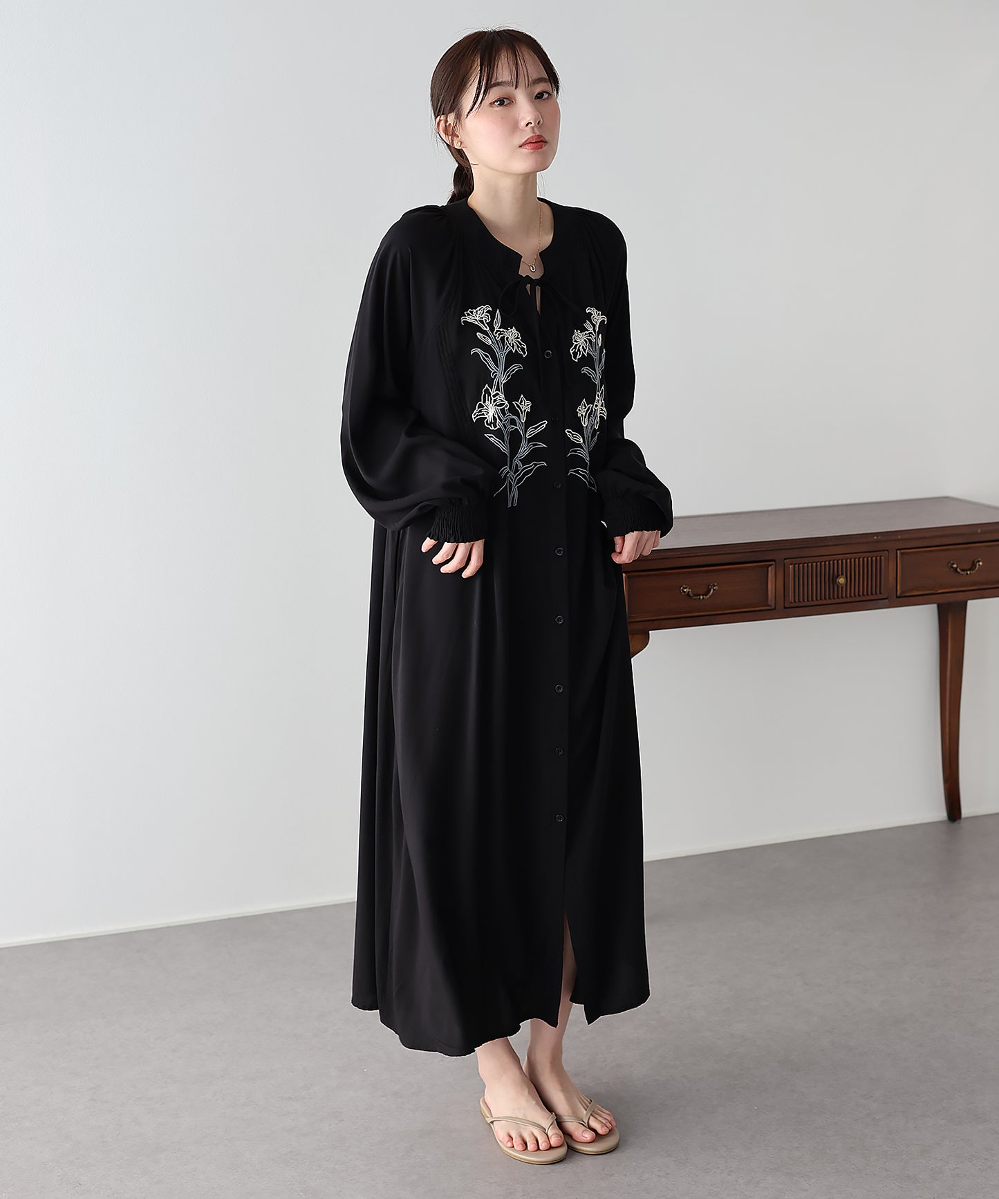 フラワー刺繍ワンピース