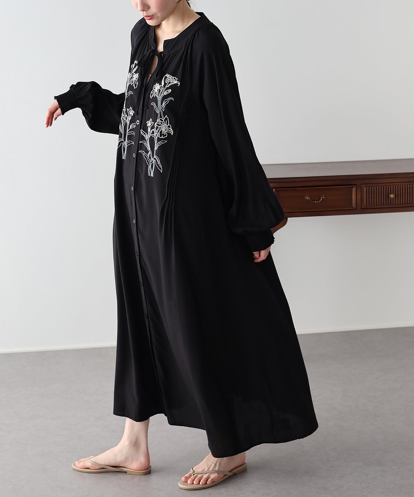 フラワー刺繍ワンピース