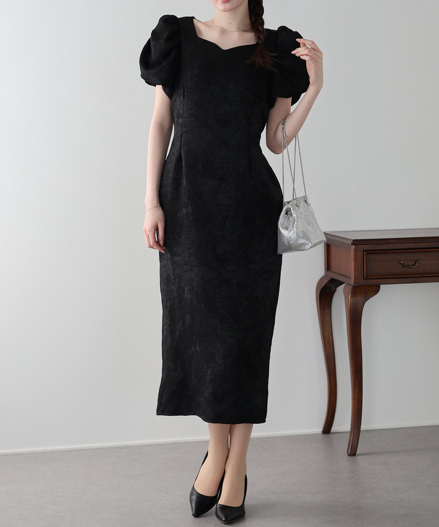 フラワー刺繍ハートネックベロアワンピース