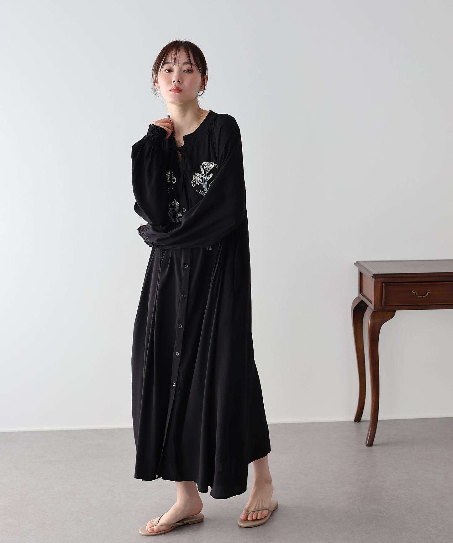 フラワー刺繍ワンピース