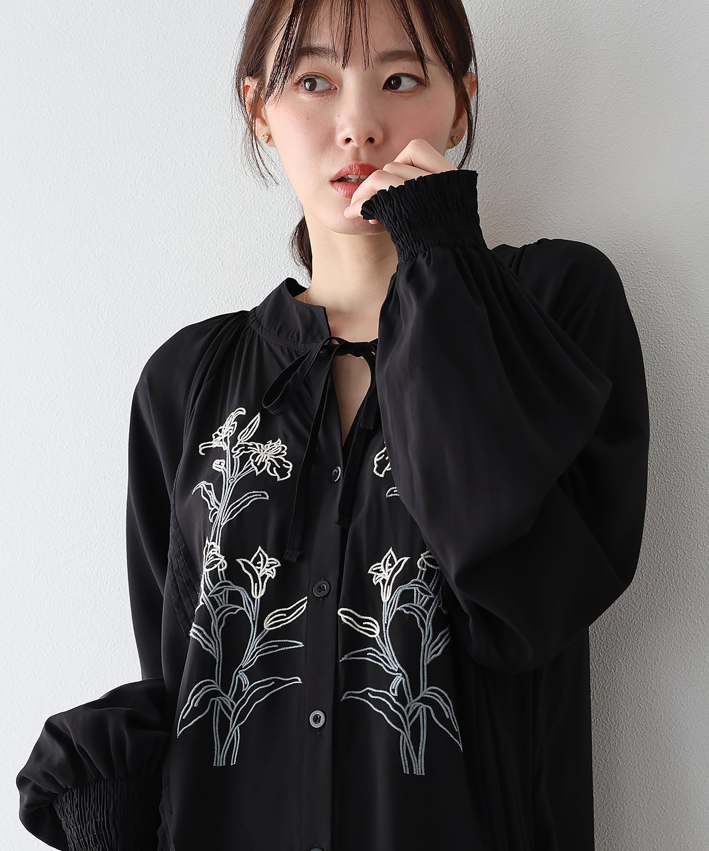 フラワー刺繍ワンピース