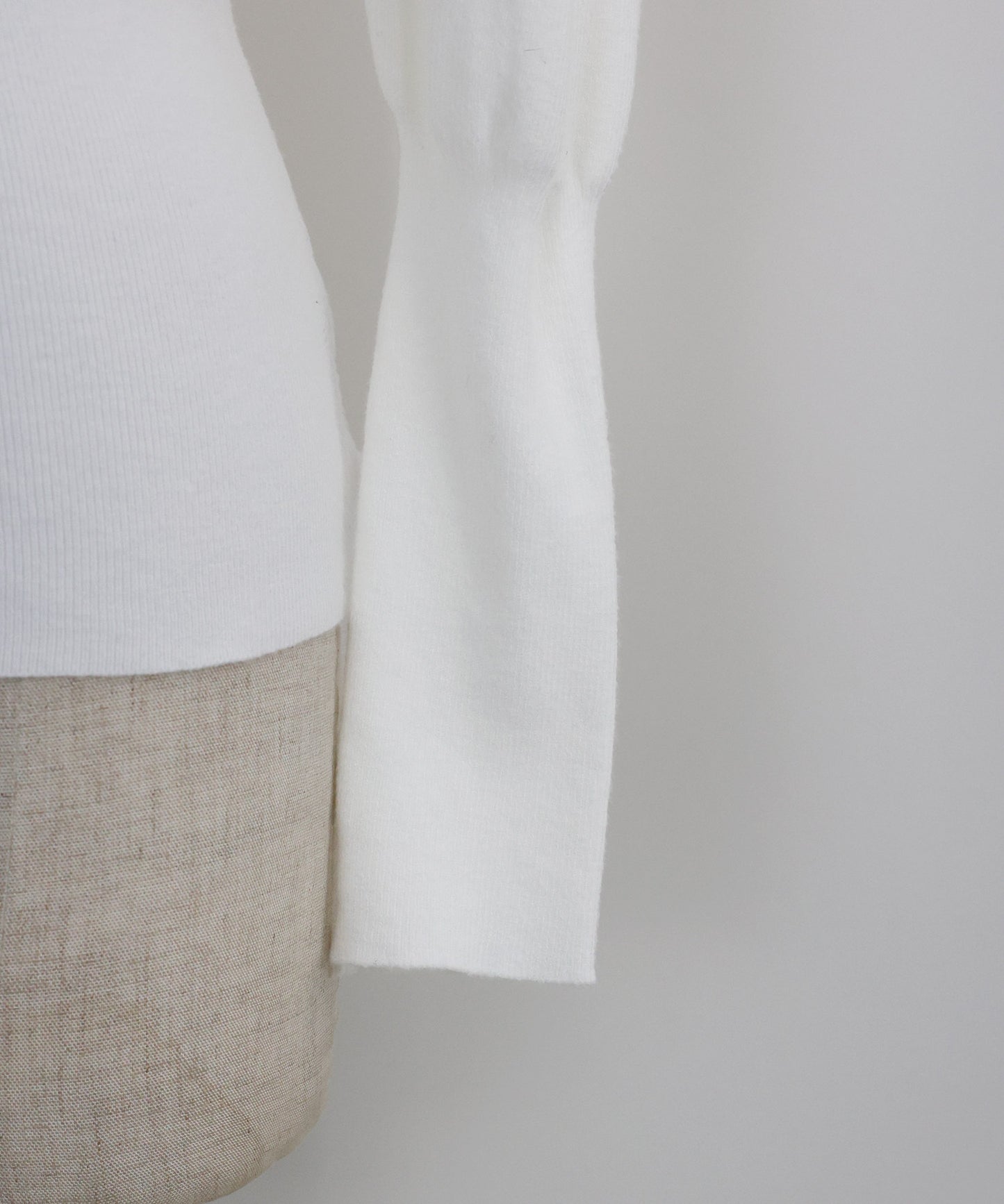 ボリュームパフスリーブニット