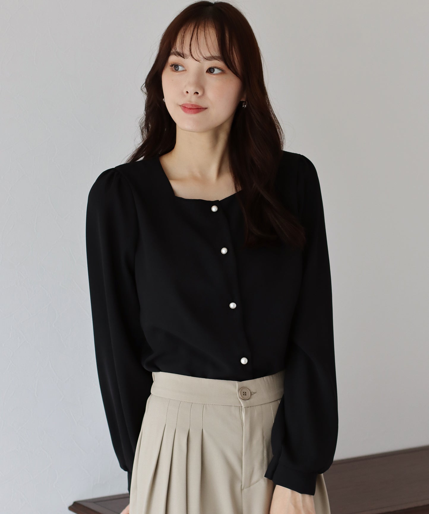 スクエアネックパールボタンブラウス【ネコポス】