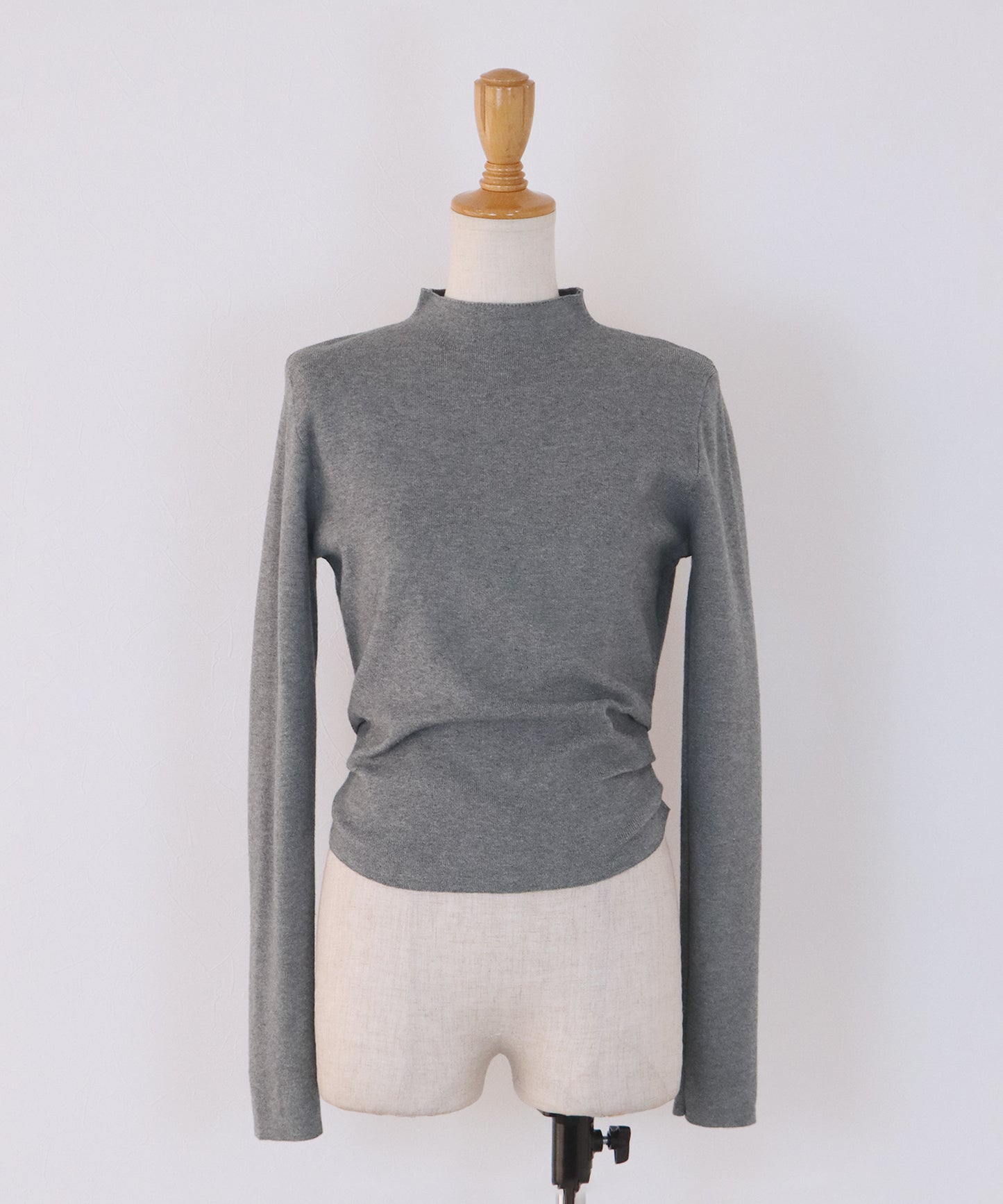 【早割5％OFF】サイドタックハイネックニット