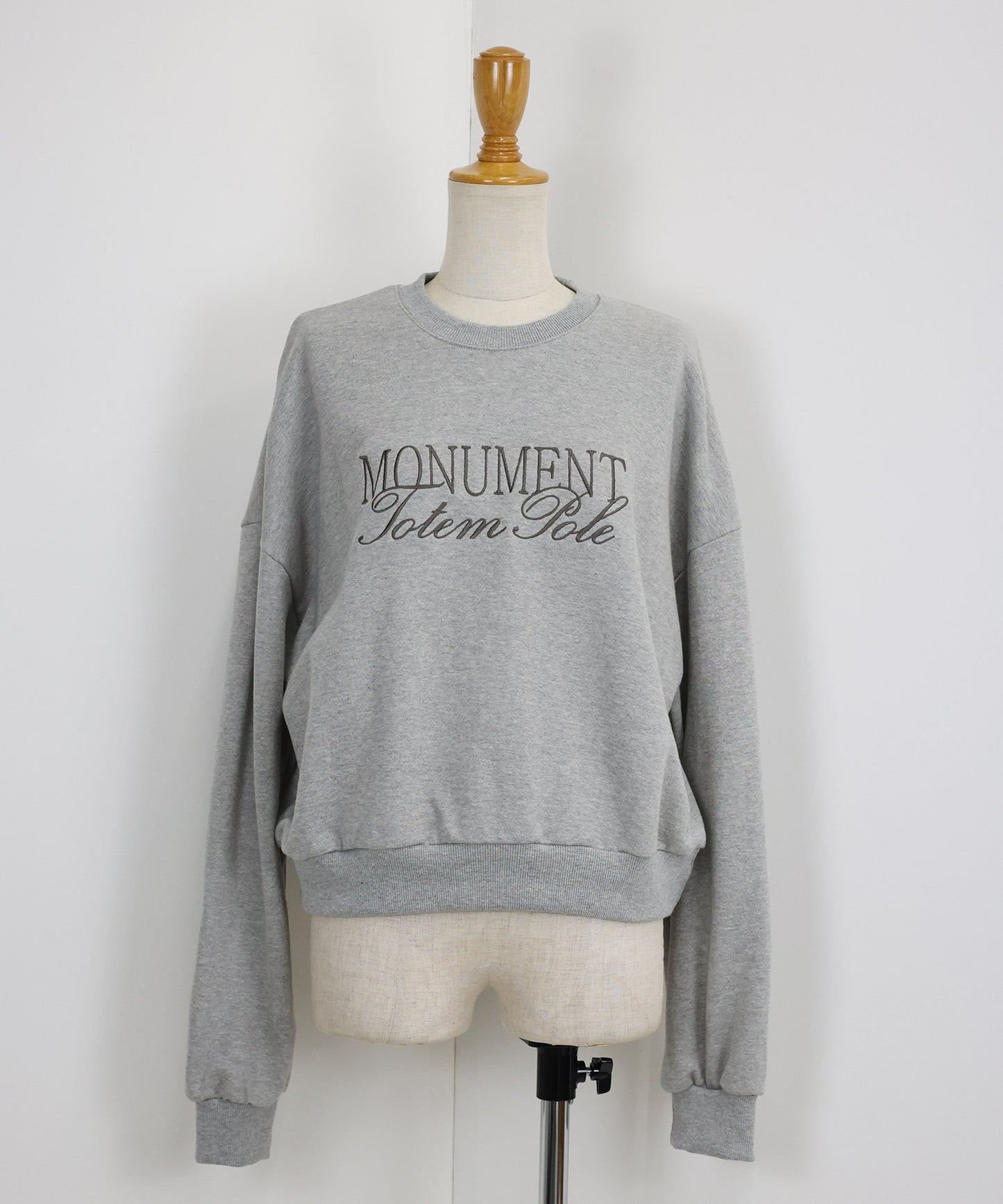 【TIME SALE】レタリング刺繍ショート丈スウェット