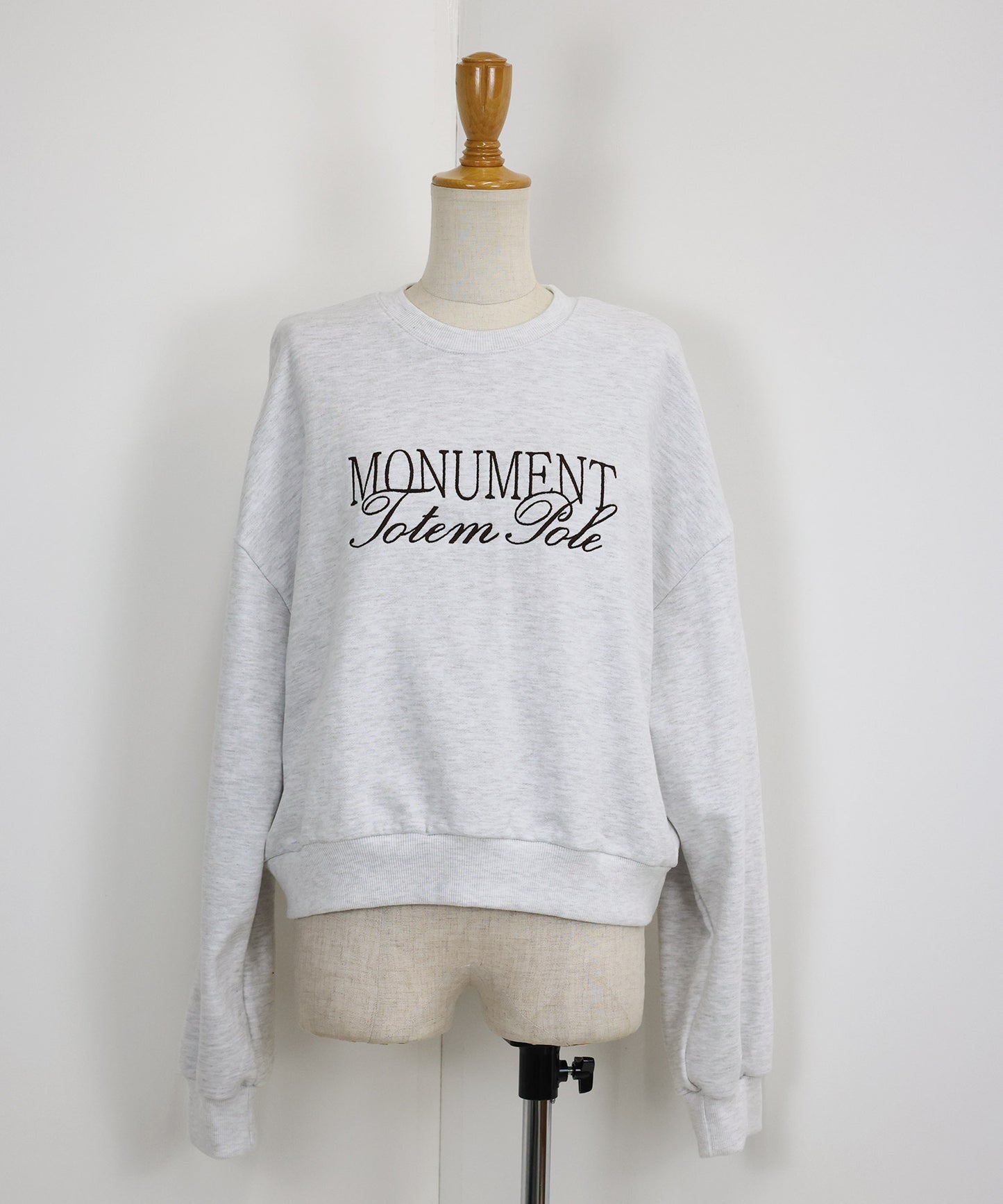 【TIME SALE】レタリング刺繍ショート丈スウェット