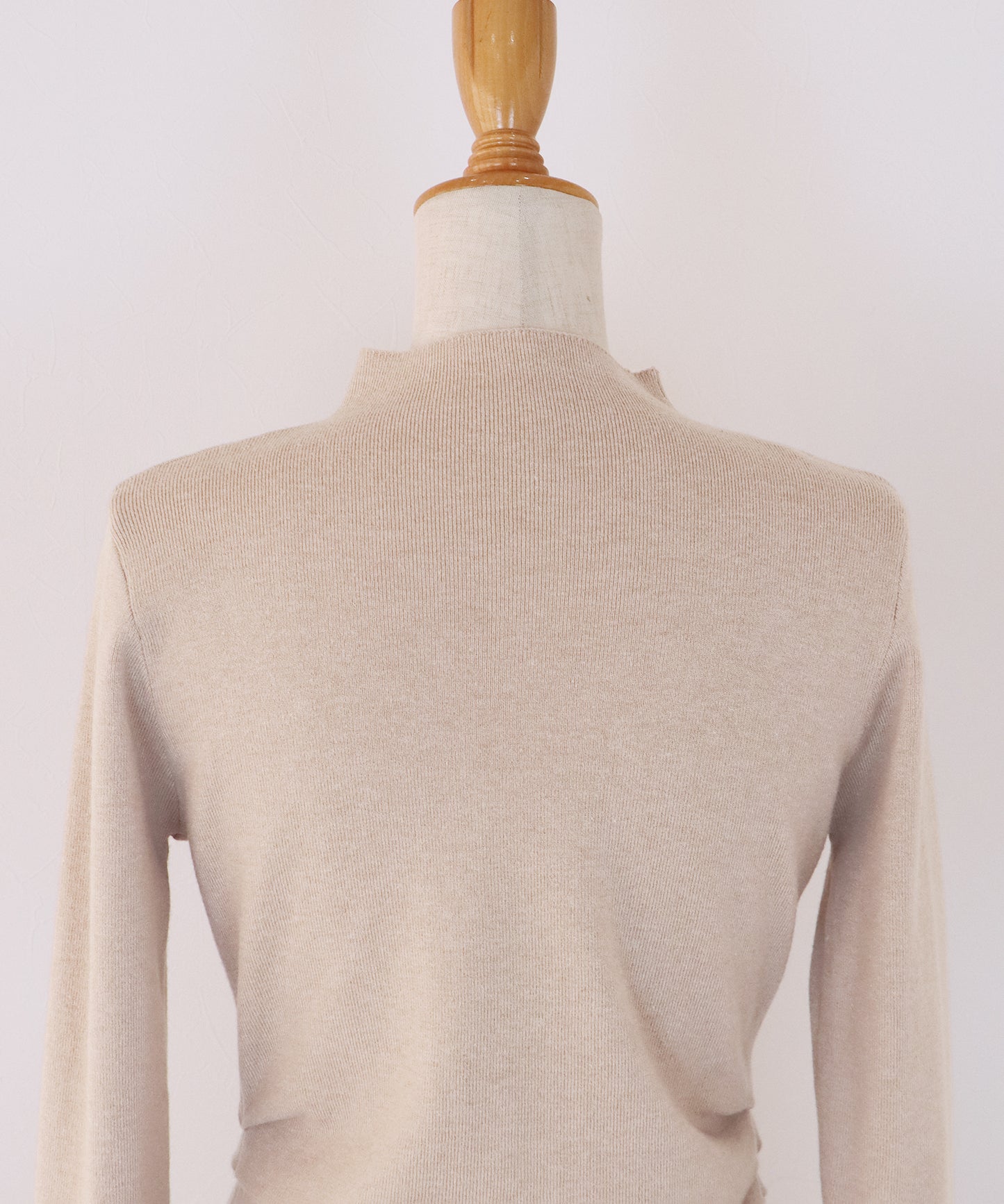 【早割5％OFF】サイドタックハイネックニット