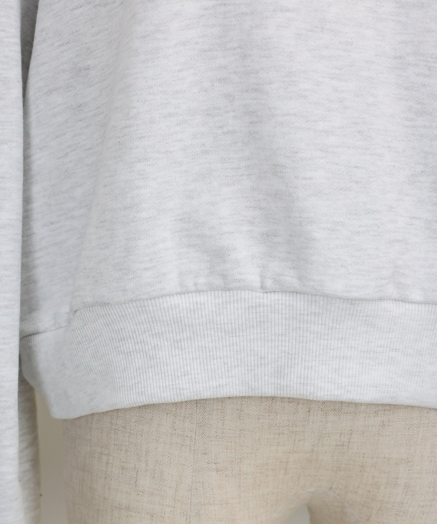 【TIME SALE】レタリング刺繍ショート丈スウェット