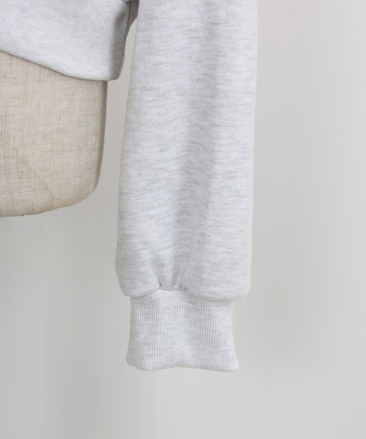 【TIME SALE】レタリング刺繍ショート丈スウェット