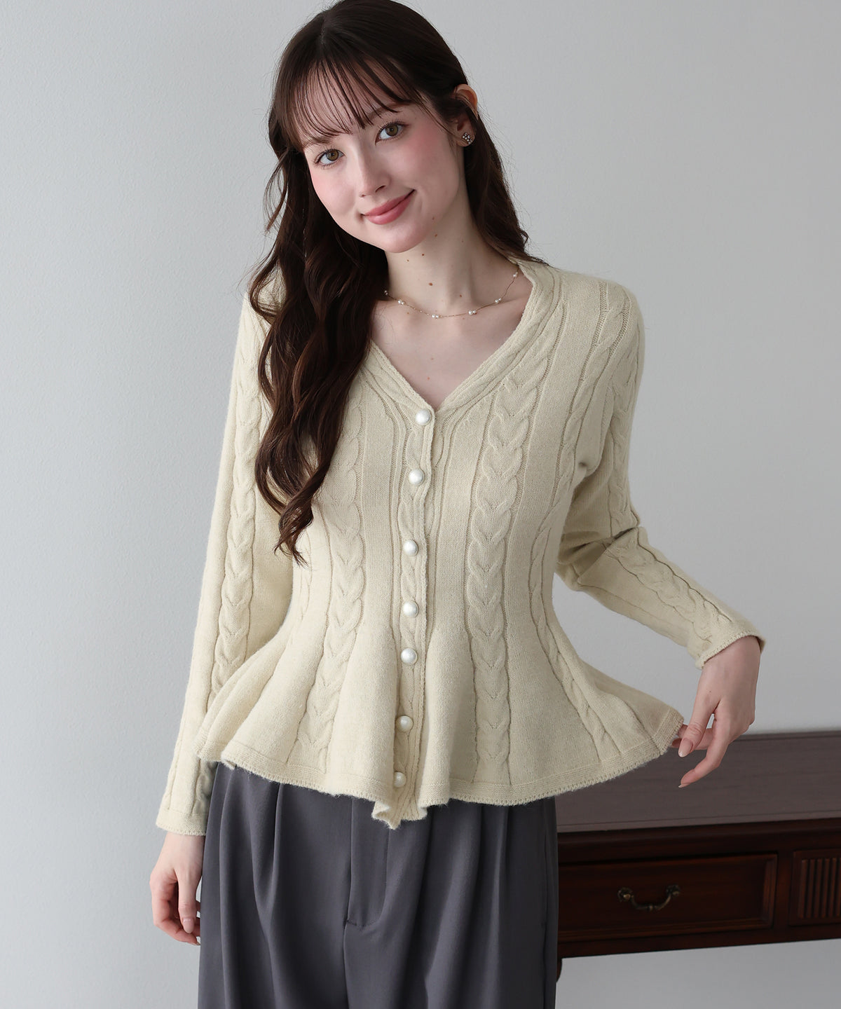 【早割5％OFF】ケーブルペプラムカーディガン