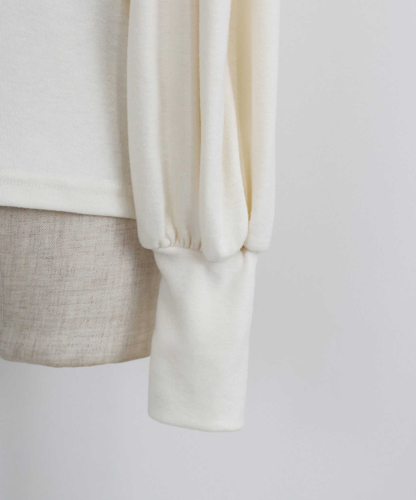 パフスリーブハイネックカットソー【ネコポス】