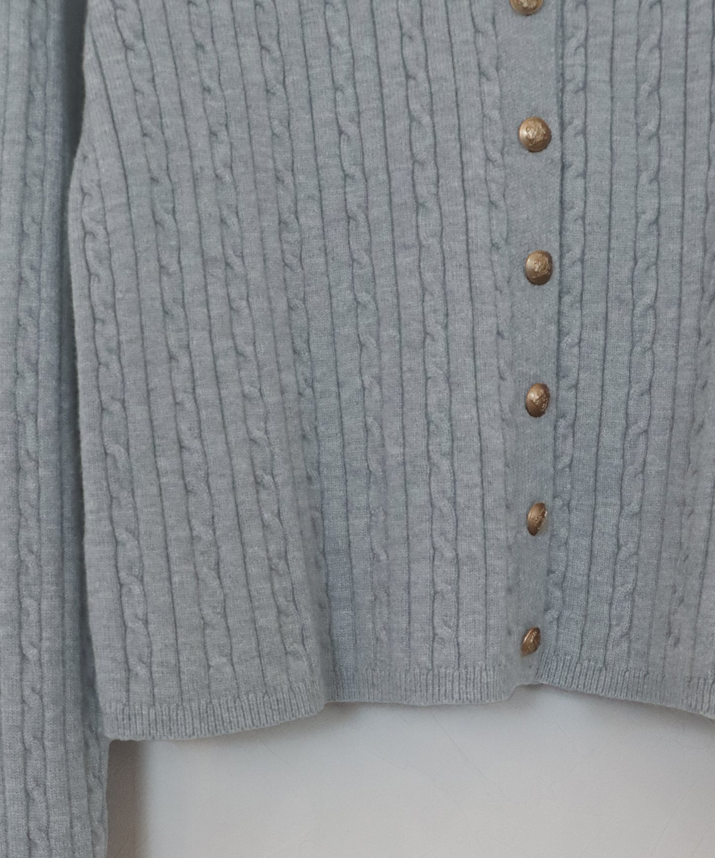 ゴールドボタンケーブルクルーカーディガン