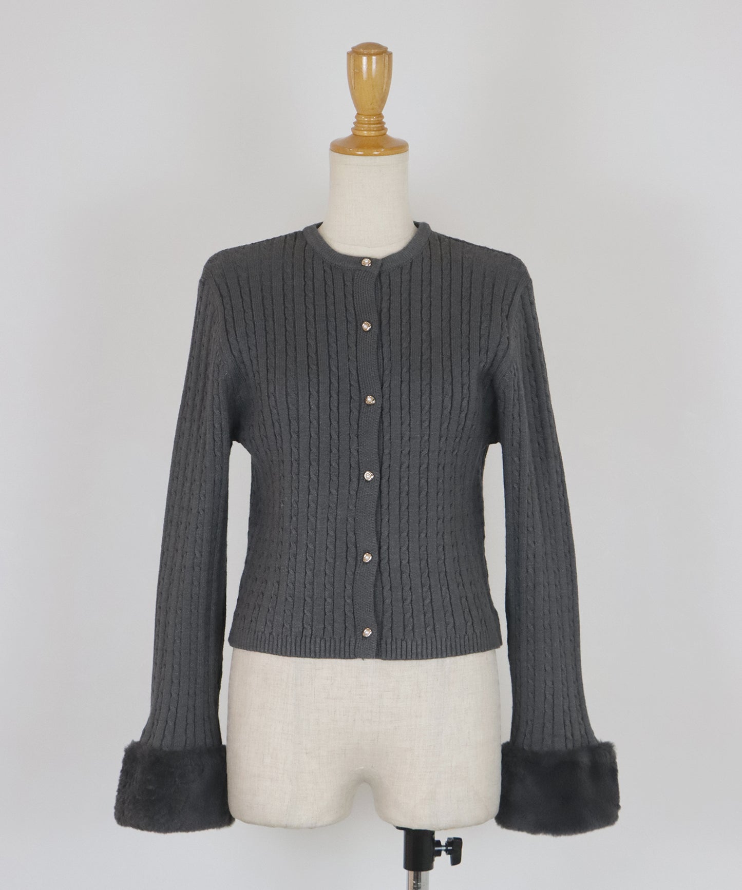 【早割5％OFF】袖ファーケーブルカーディガン