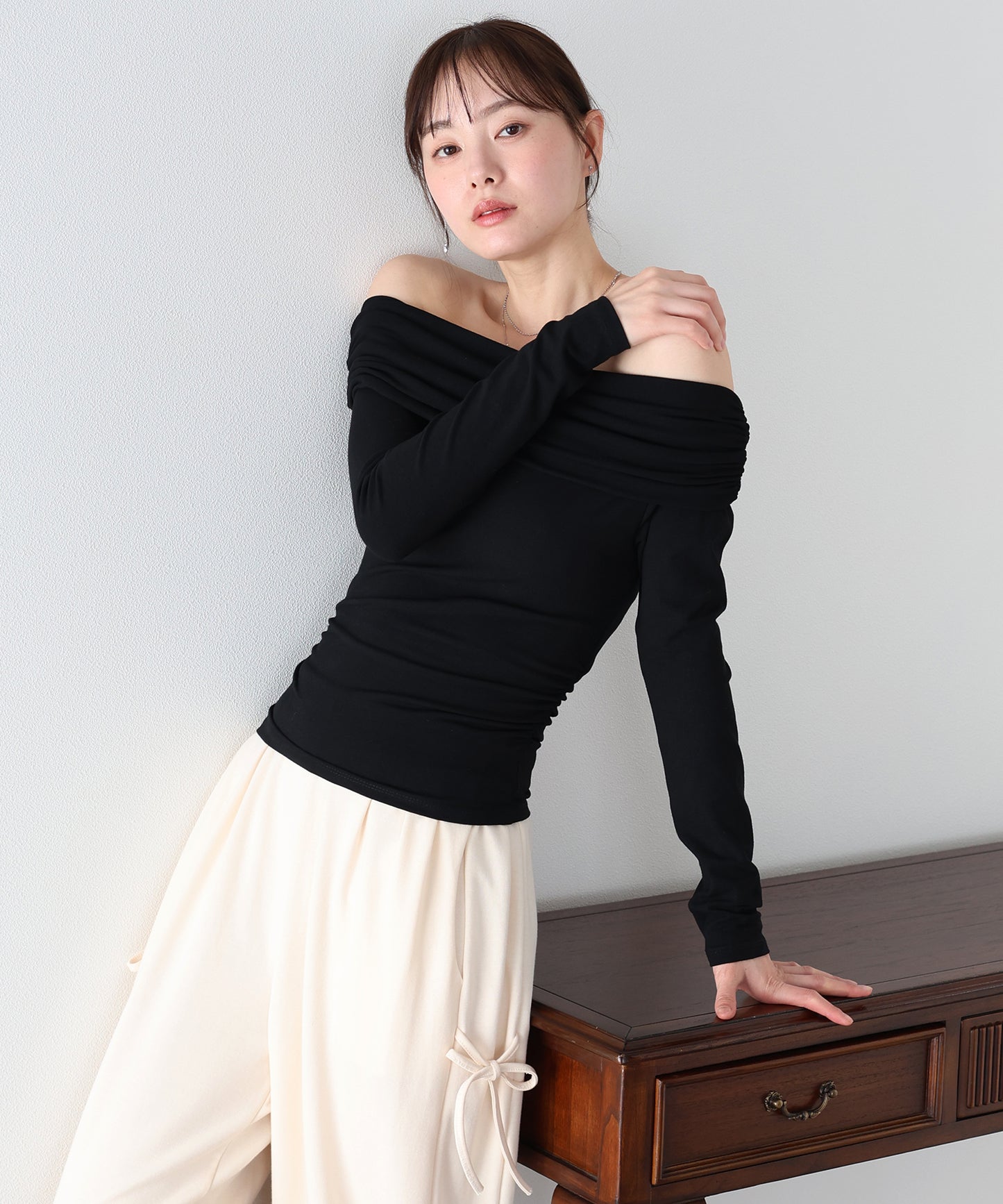 【早割5％OFF】ギャザーオフショルダーカットソー【ネコポス】