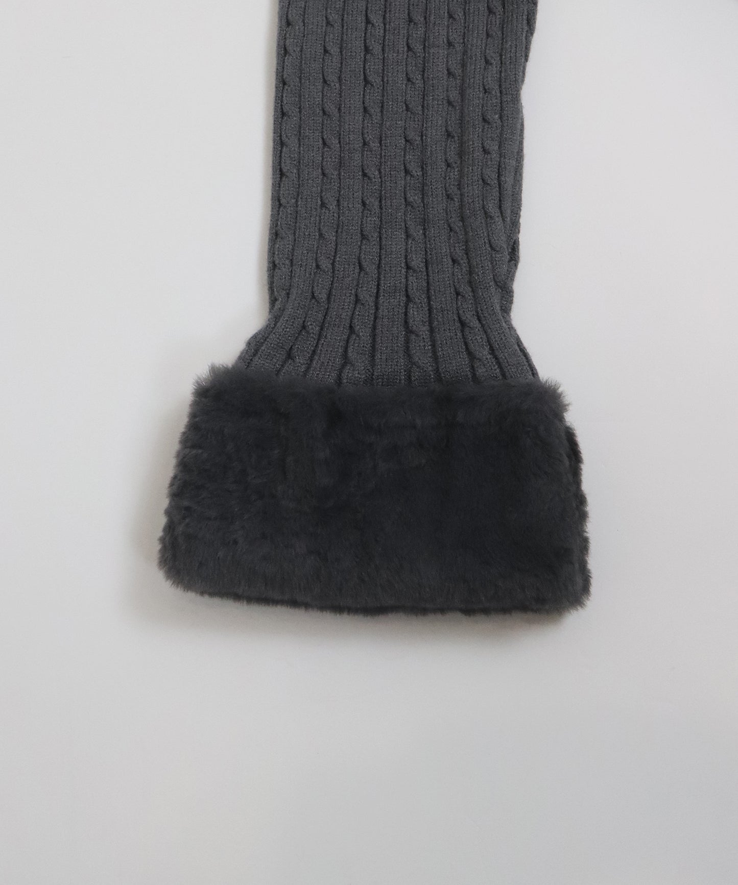 【早割5％OFF】袖ファーケーブルカーディガン