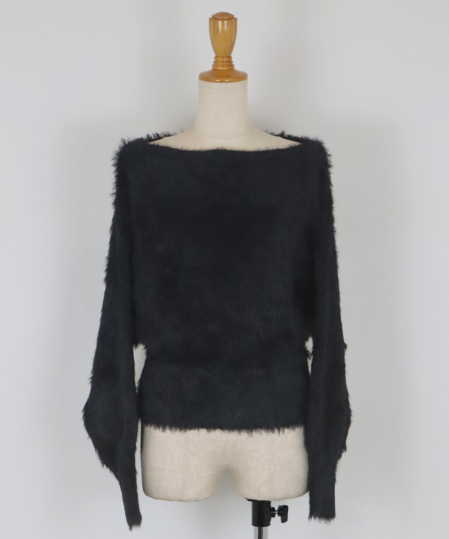 オフショルシャギーニット